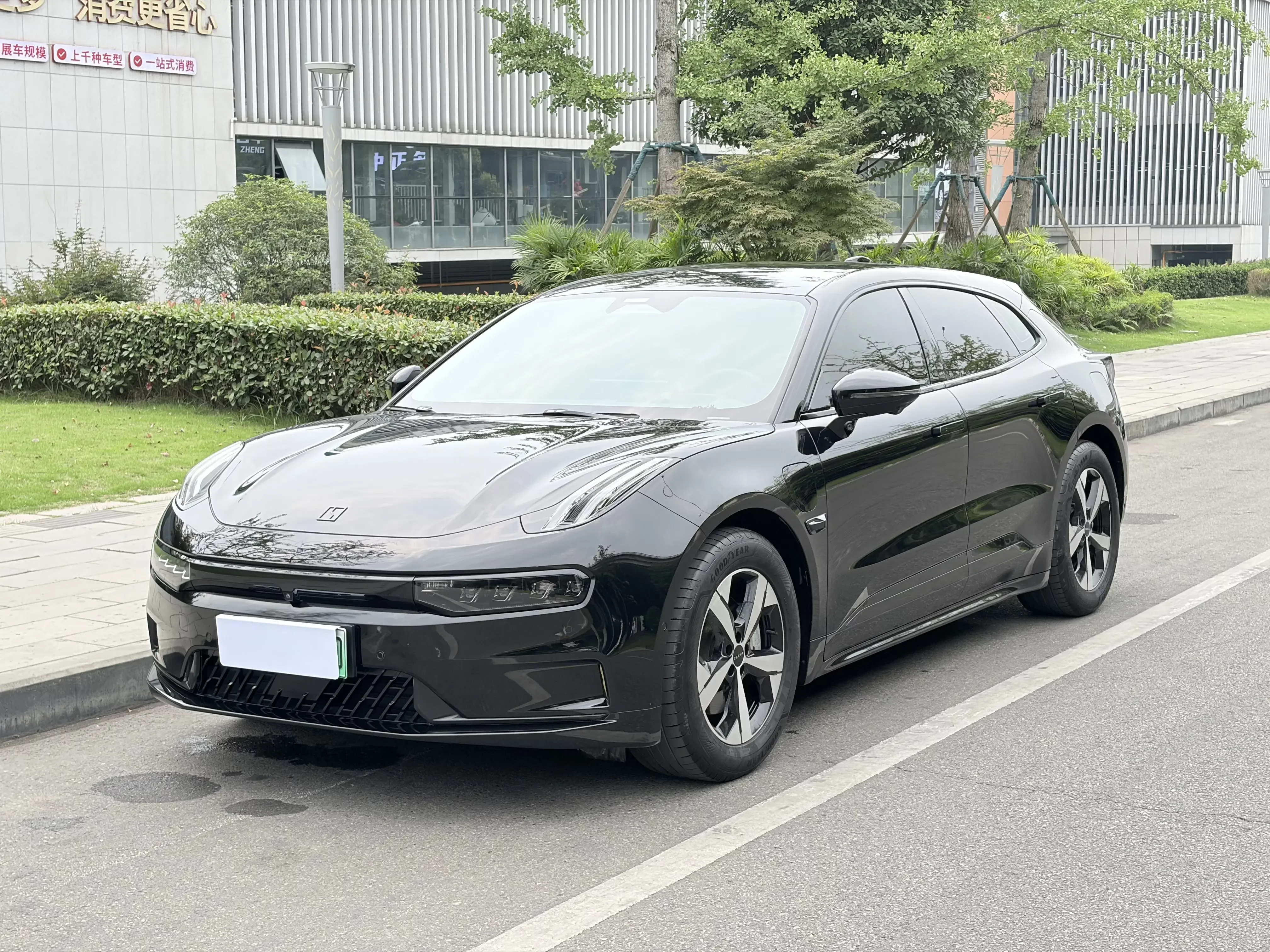 ZEEKR 001