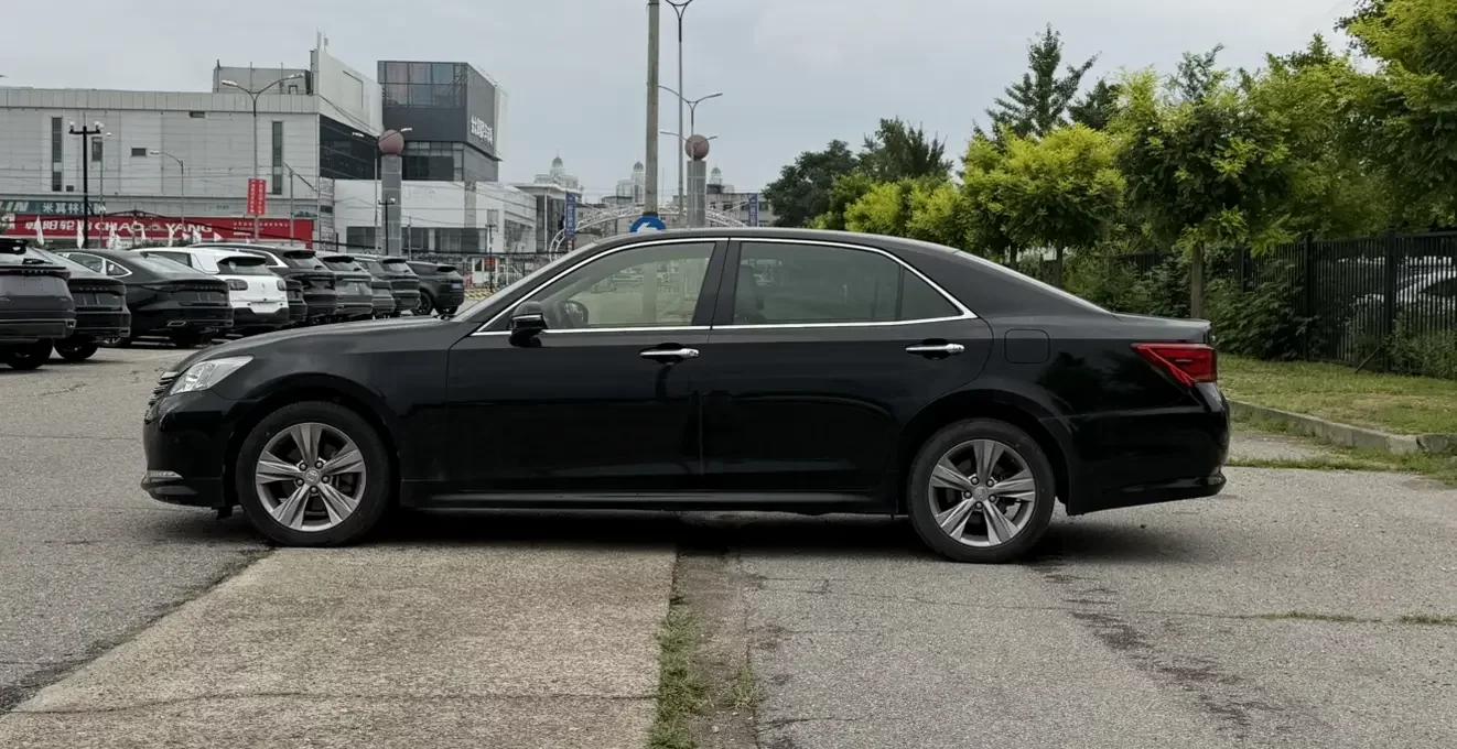 Toyota crown