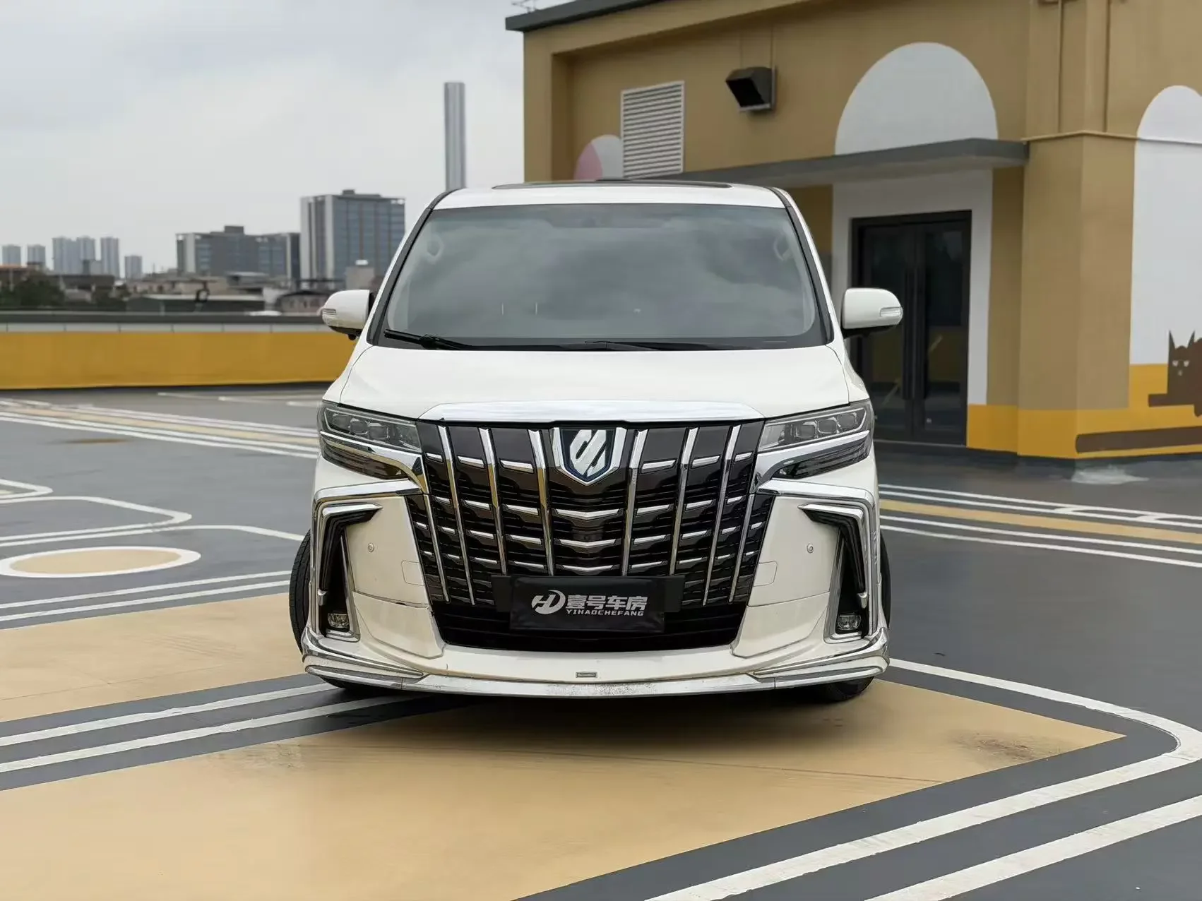 Toyota Alphard (Elfa)  из Китая