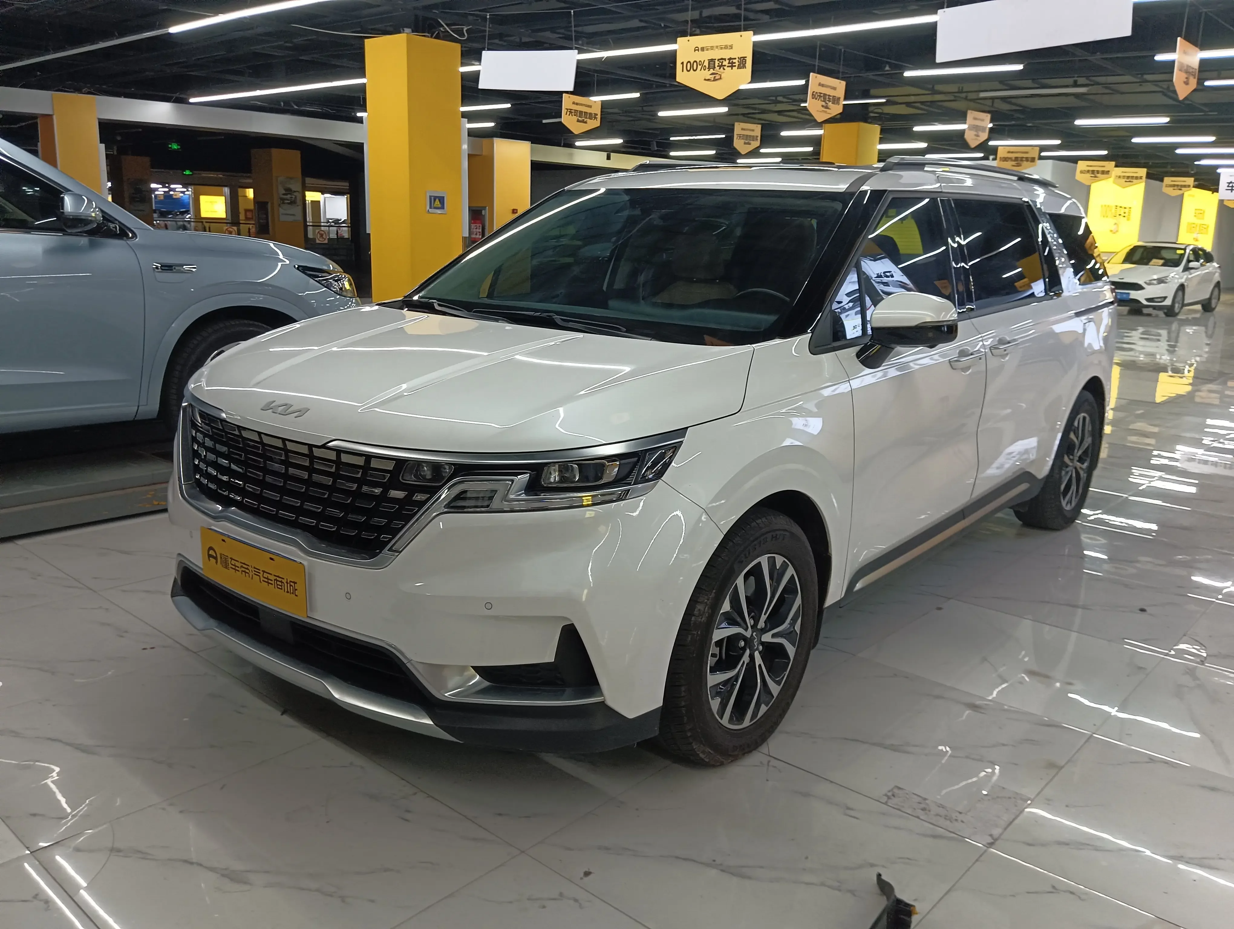Kia Carnival  из Китая