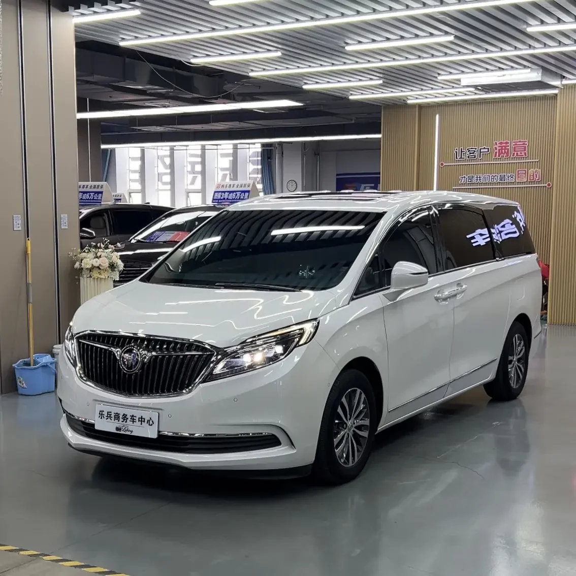 Buick GL8  из Китая