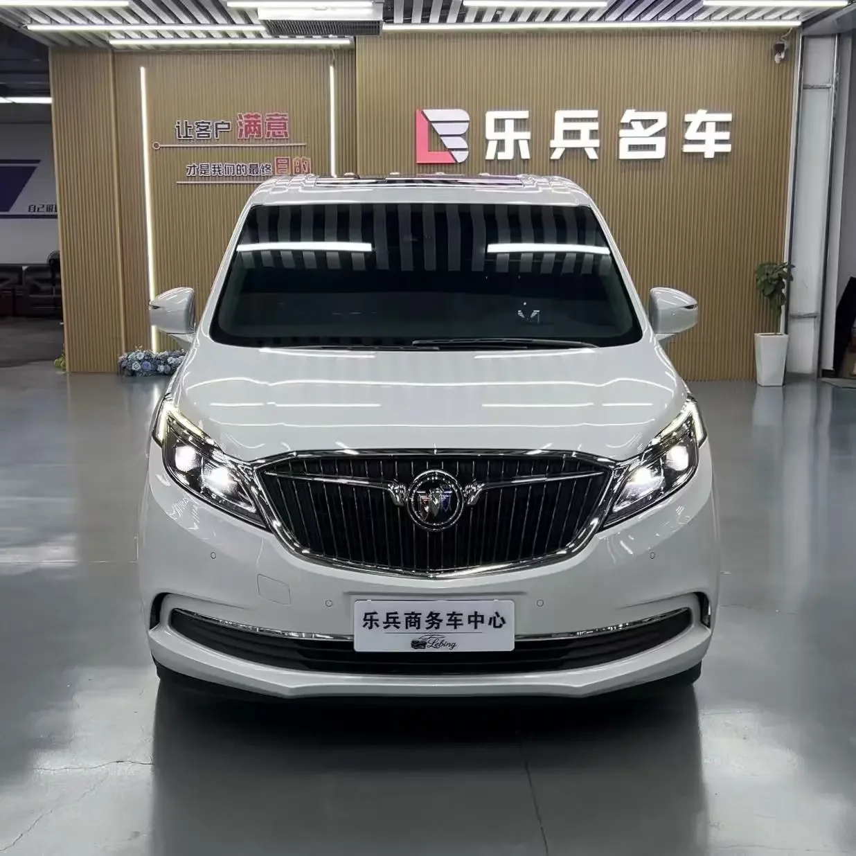 Buick GL8  из Китая