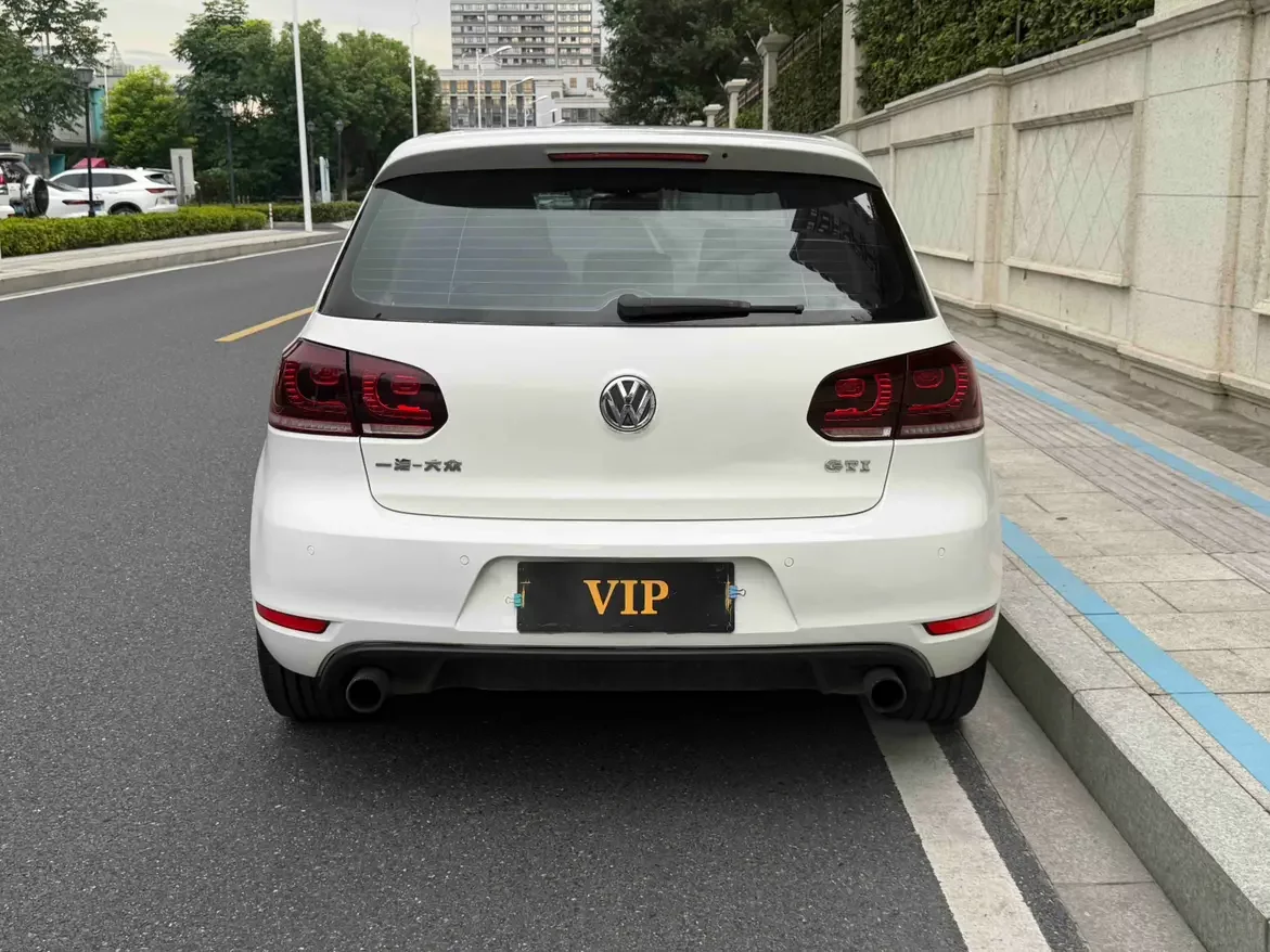 Volkswagen Golf GTI