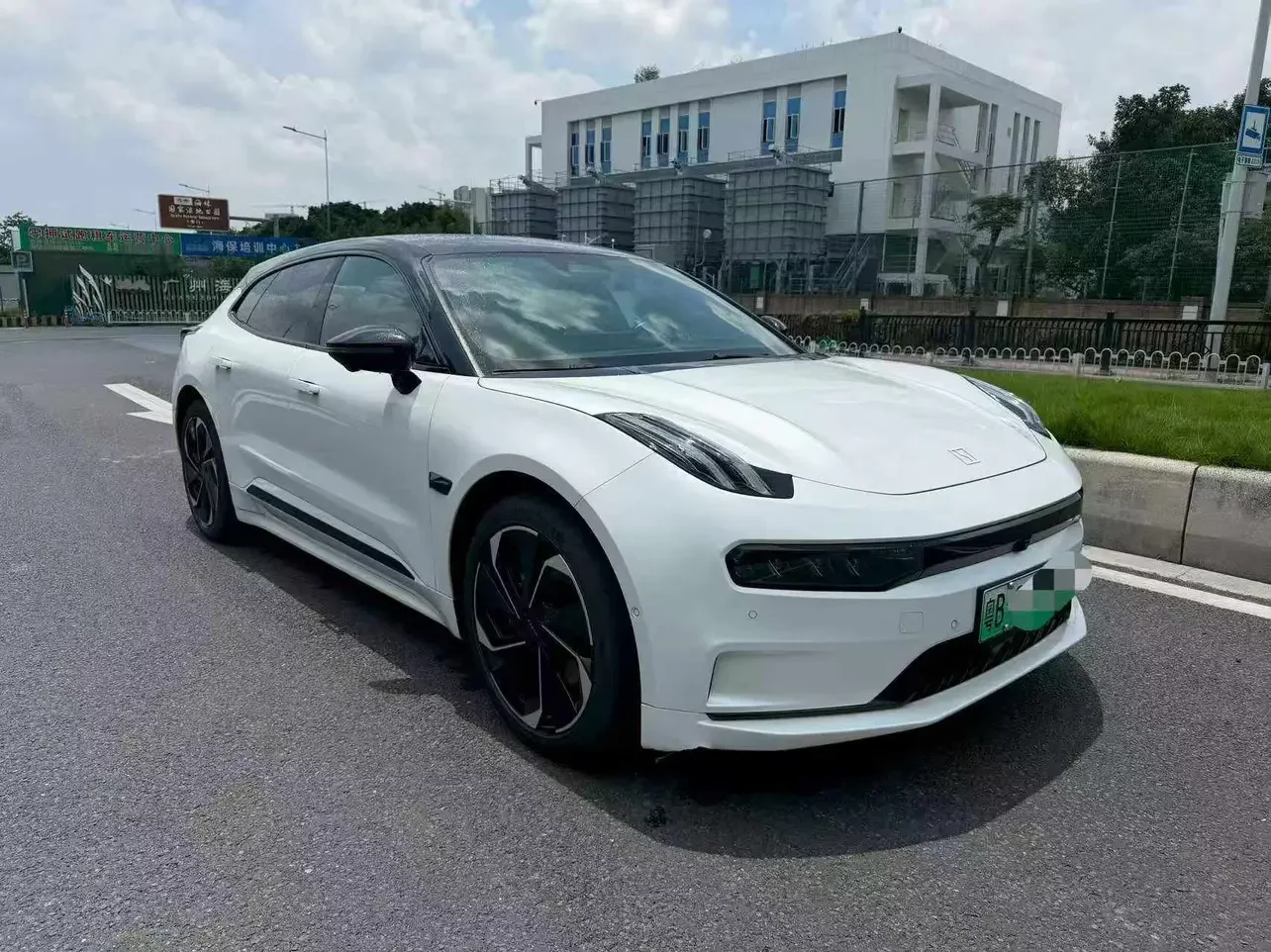 ZEEKR 001