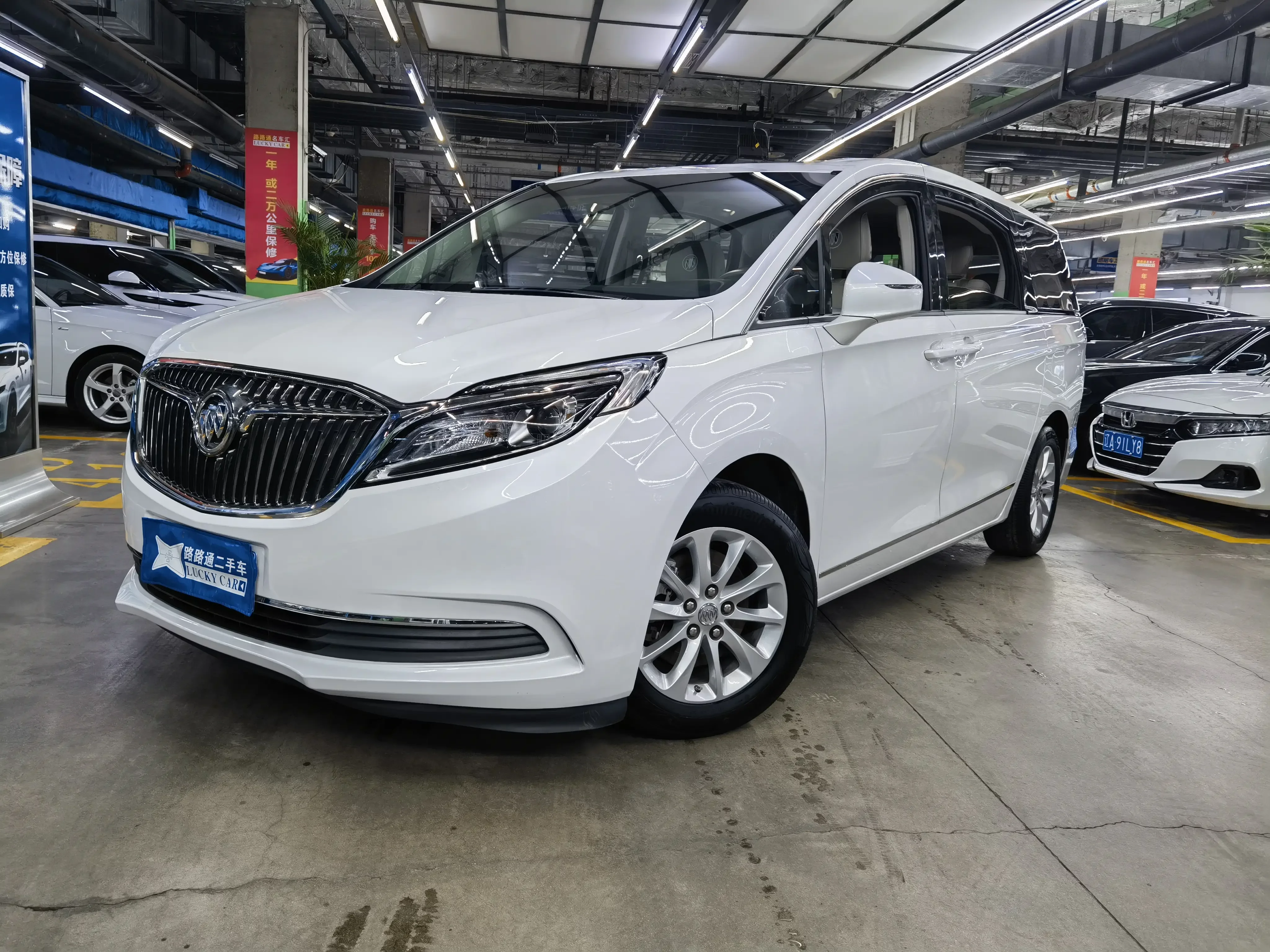 Buick GL8  из Китая