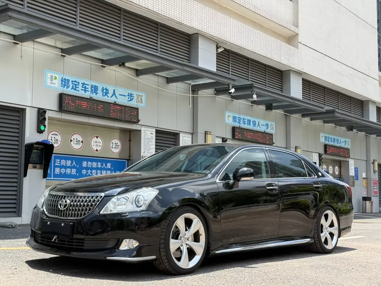 Toyota crown