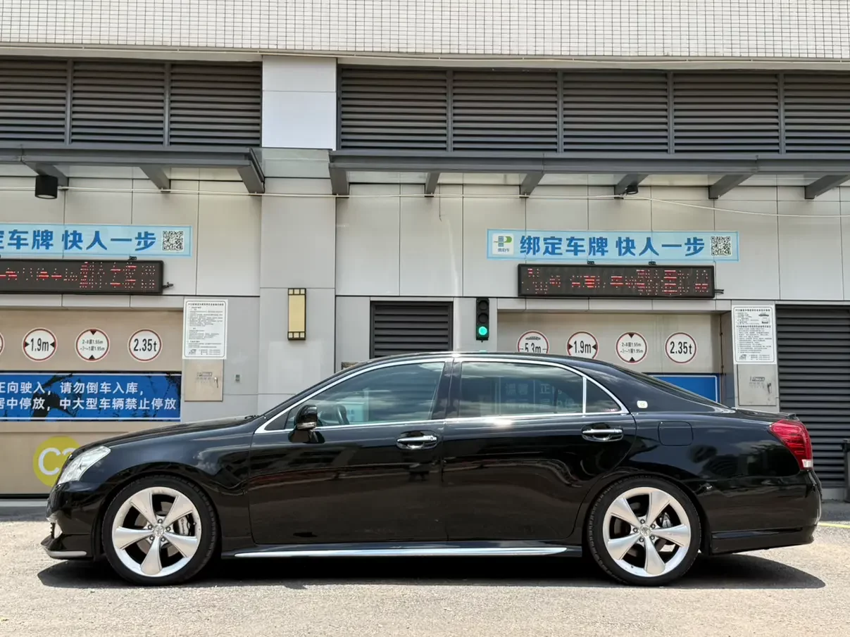Toyota crown