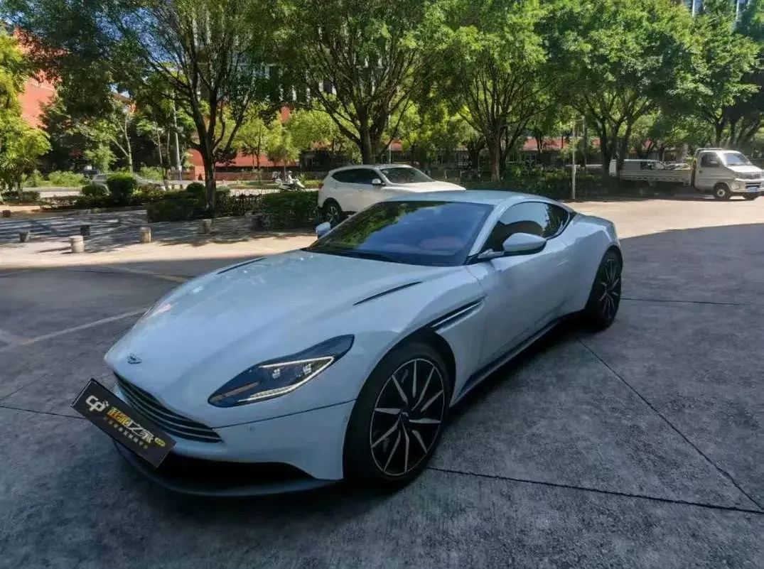Aston Martin DB11  из Китая