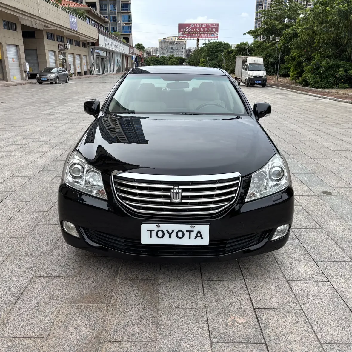 Toyota crown