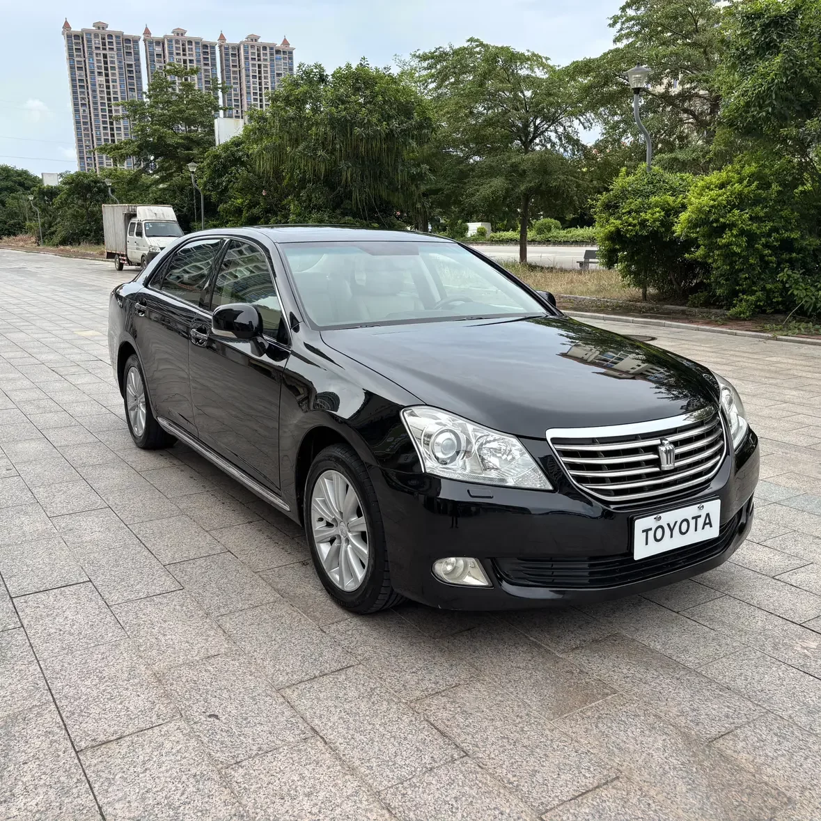 Toyota crown