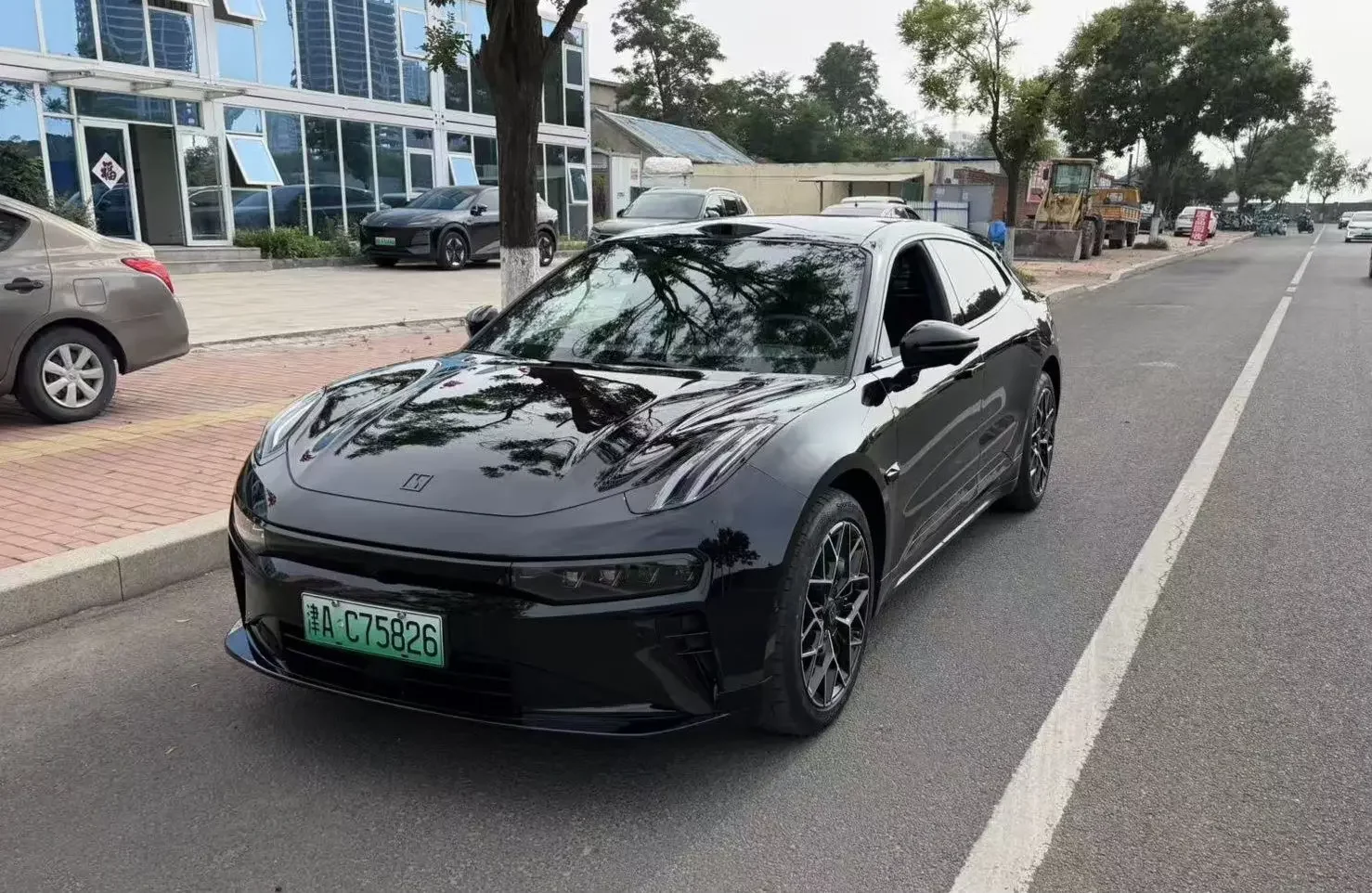 ZEEKR 001