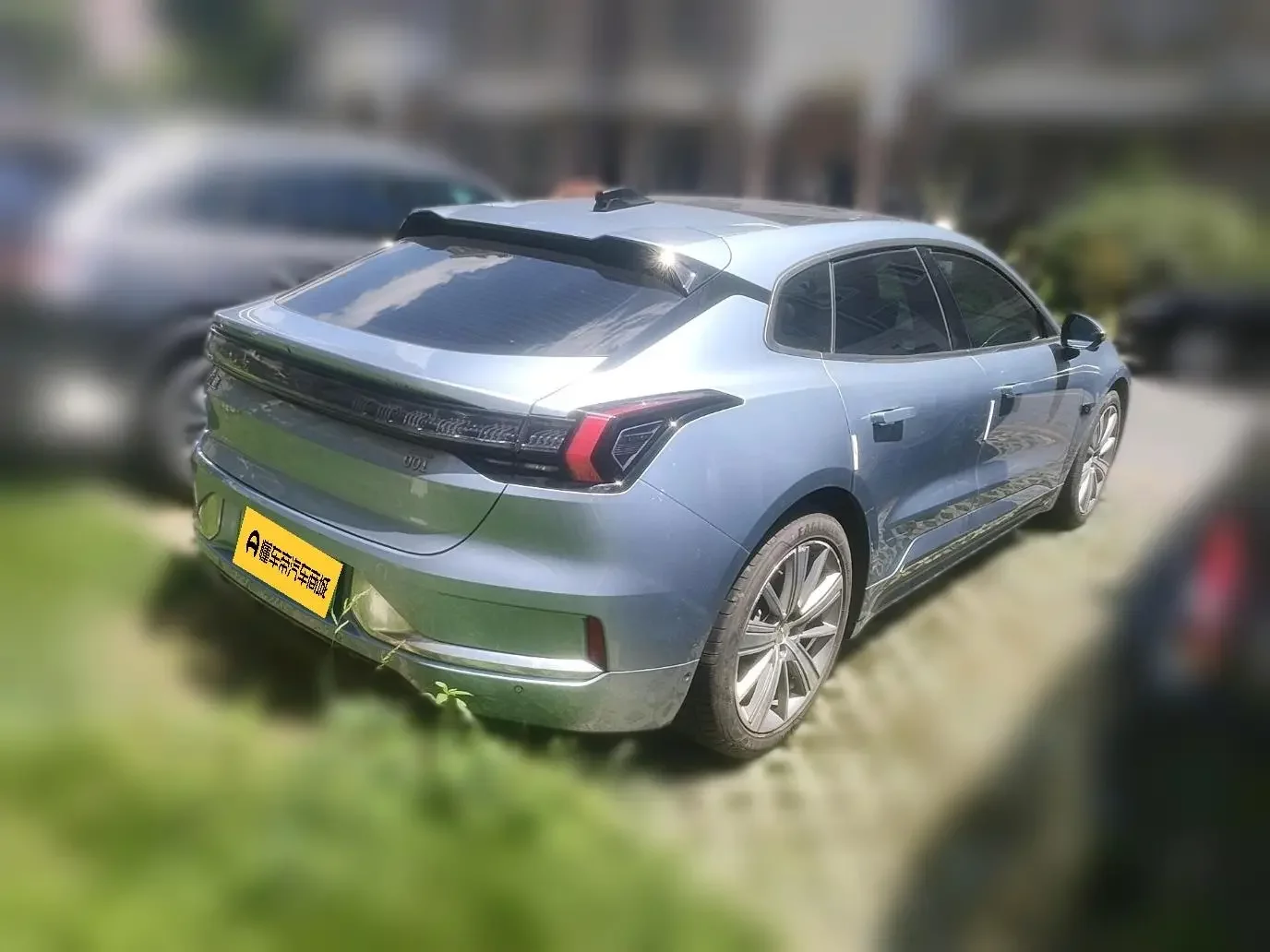 ZEEKR 001