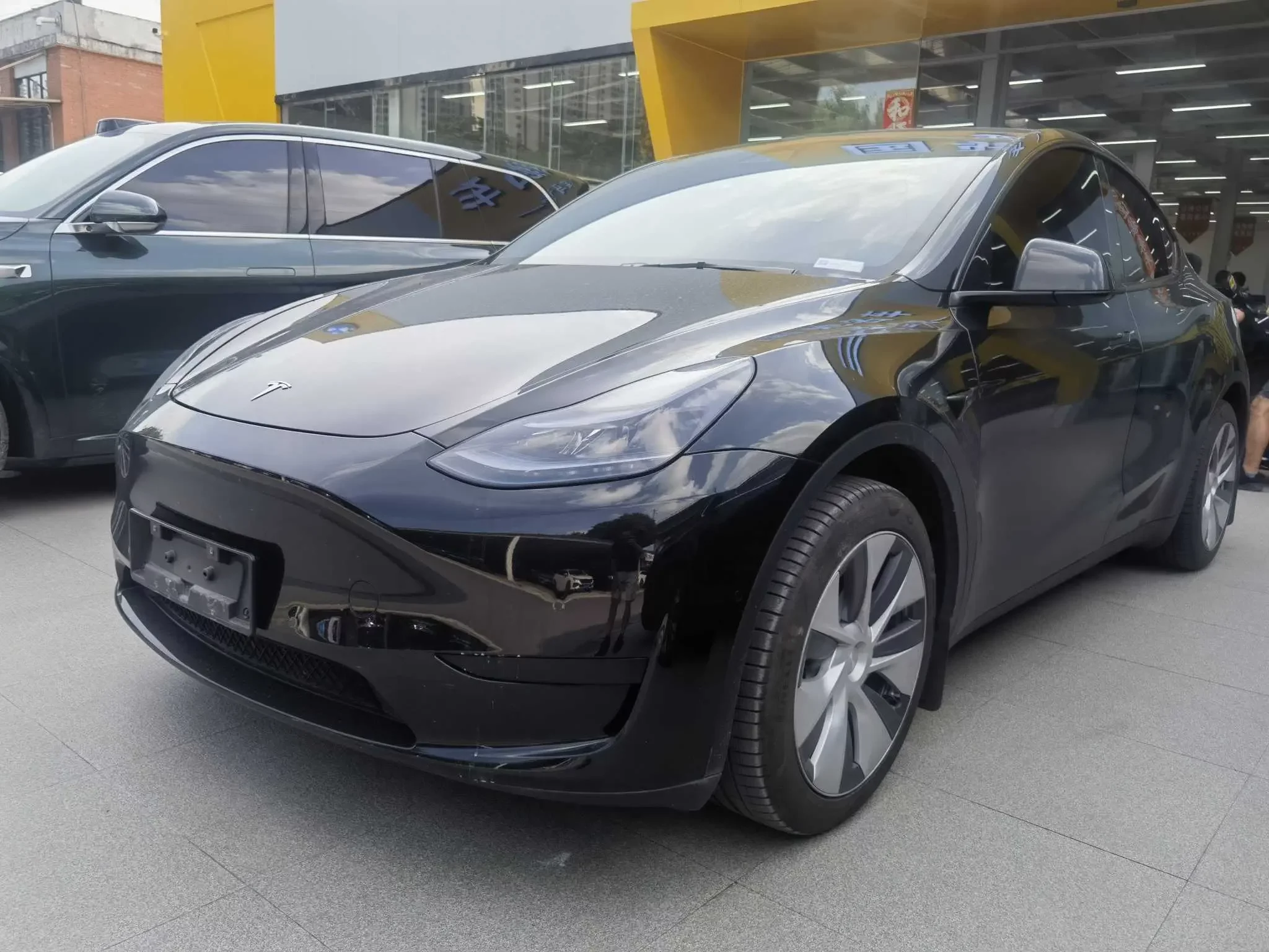 TESLA MODEL Y