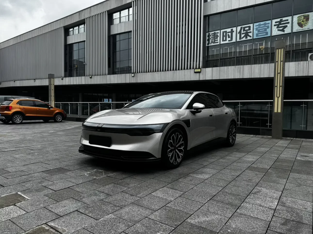 ZEEKR 007