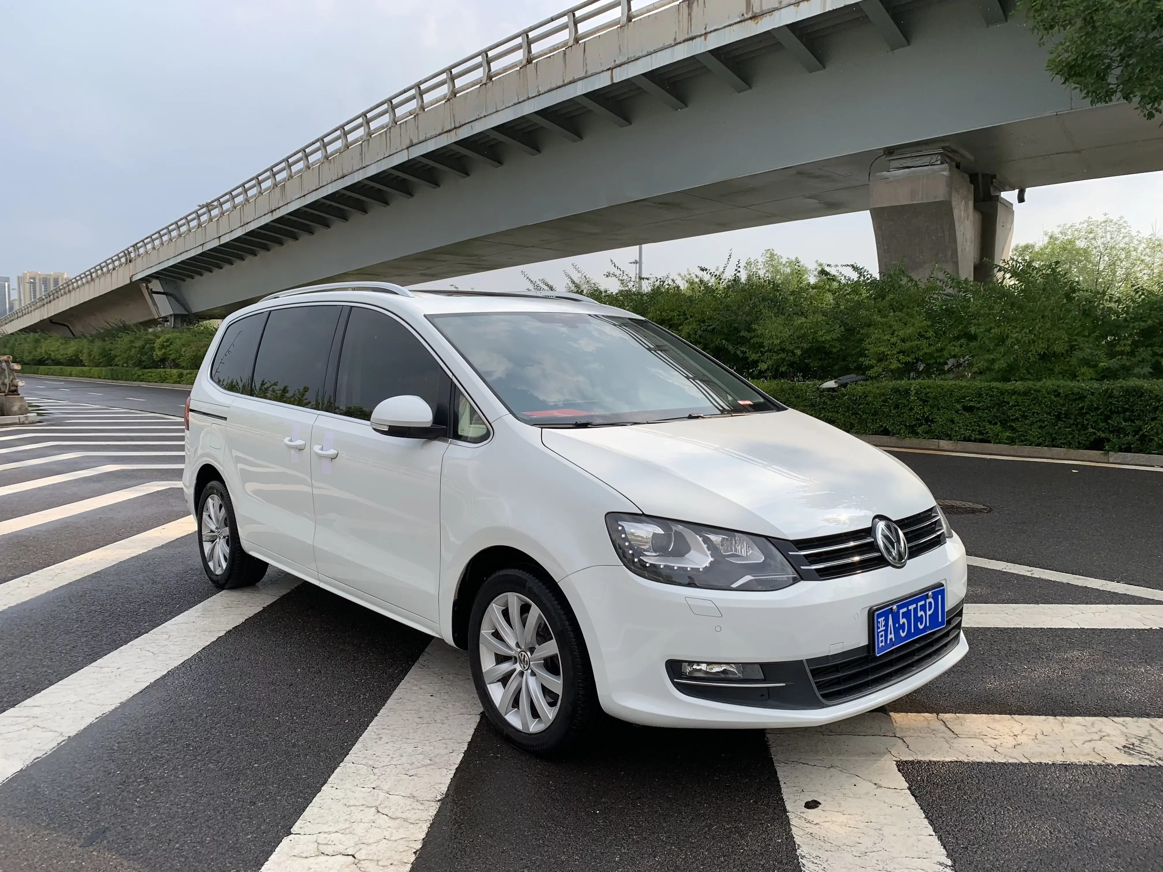 Volkswagen Sharon