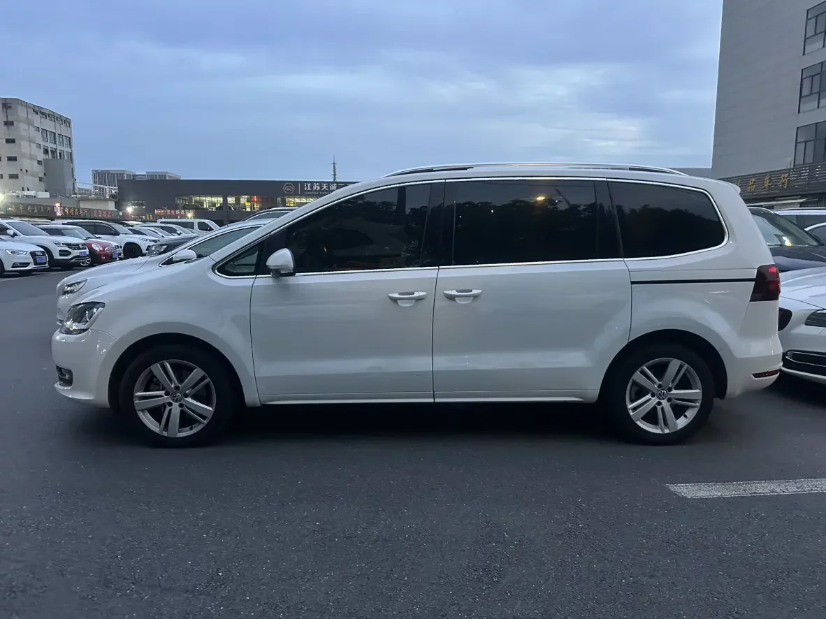 Volkswagen Sharon