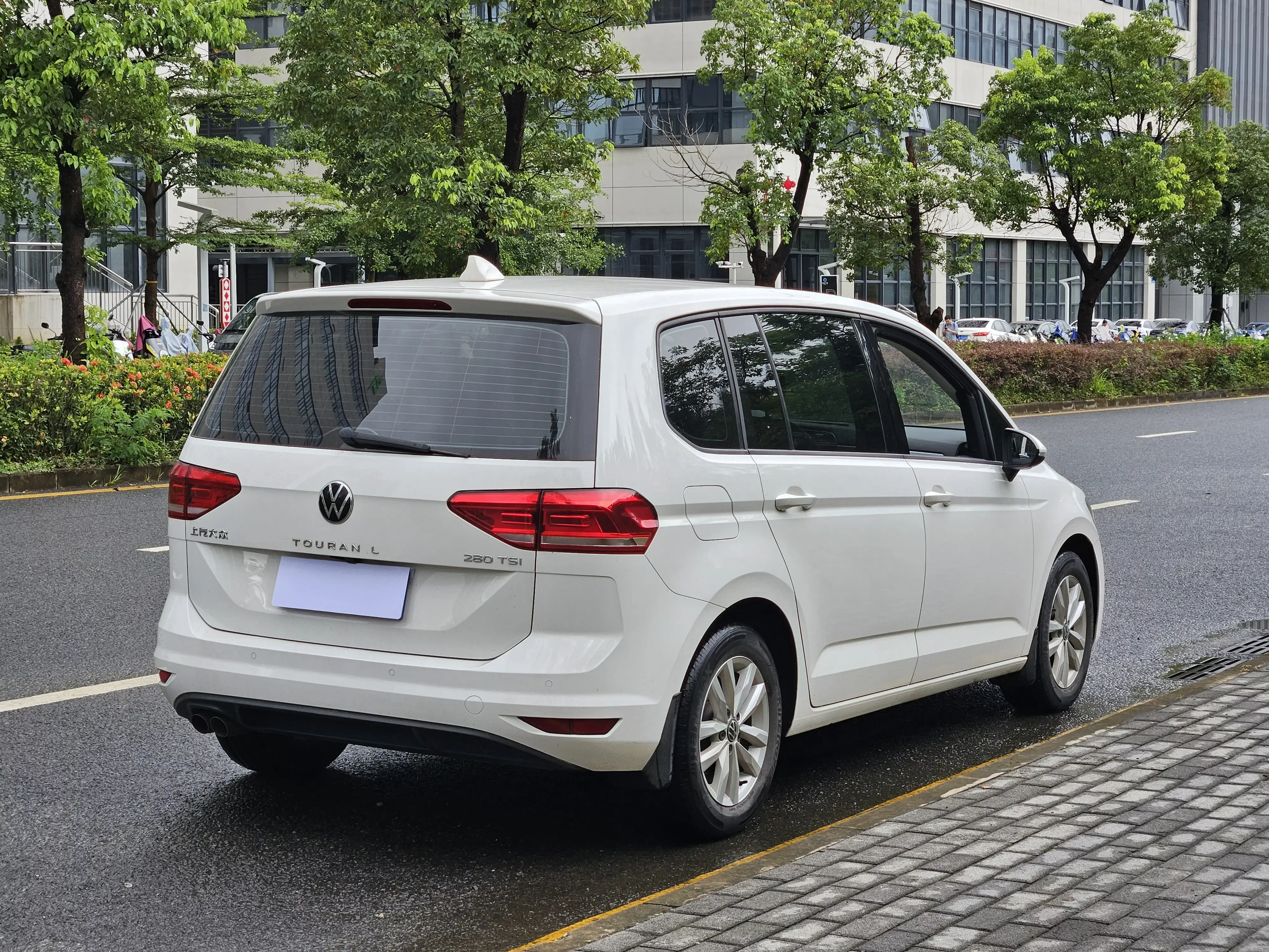 Volkswagen Touran L