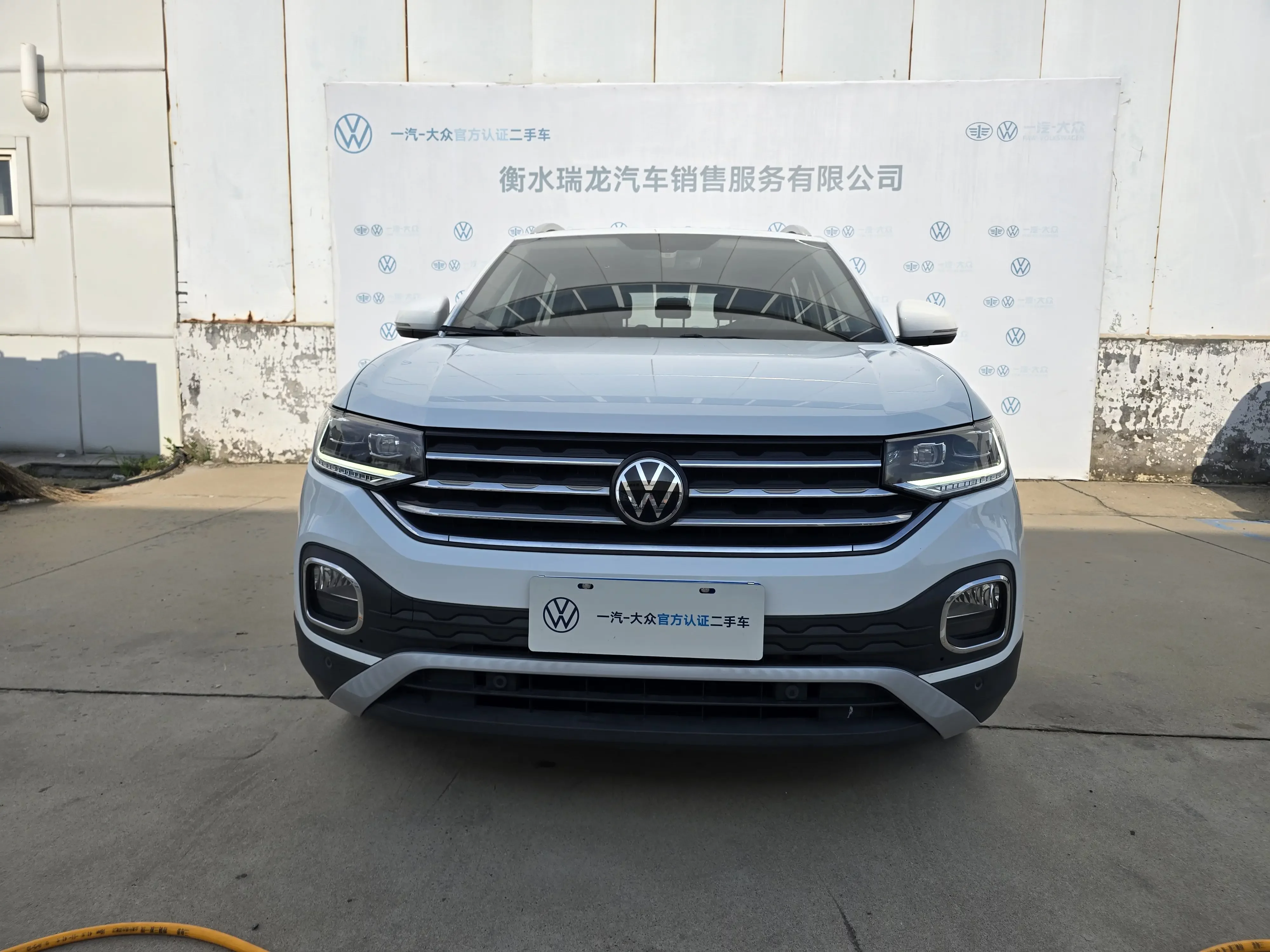 Volkswagen Explore the shadows