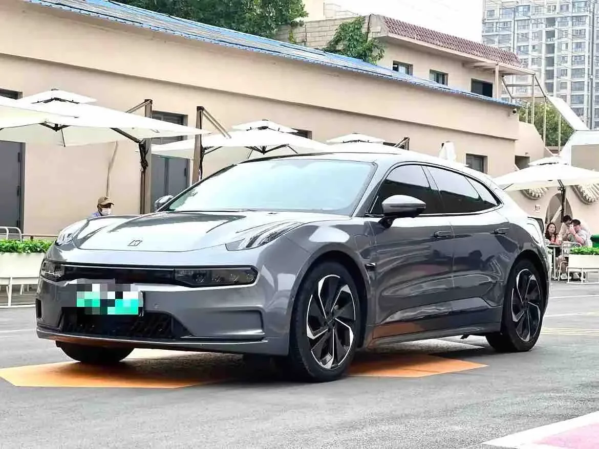 ZEEKR 001