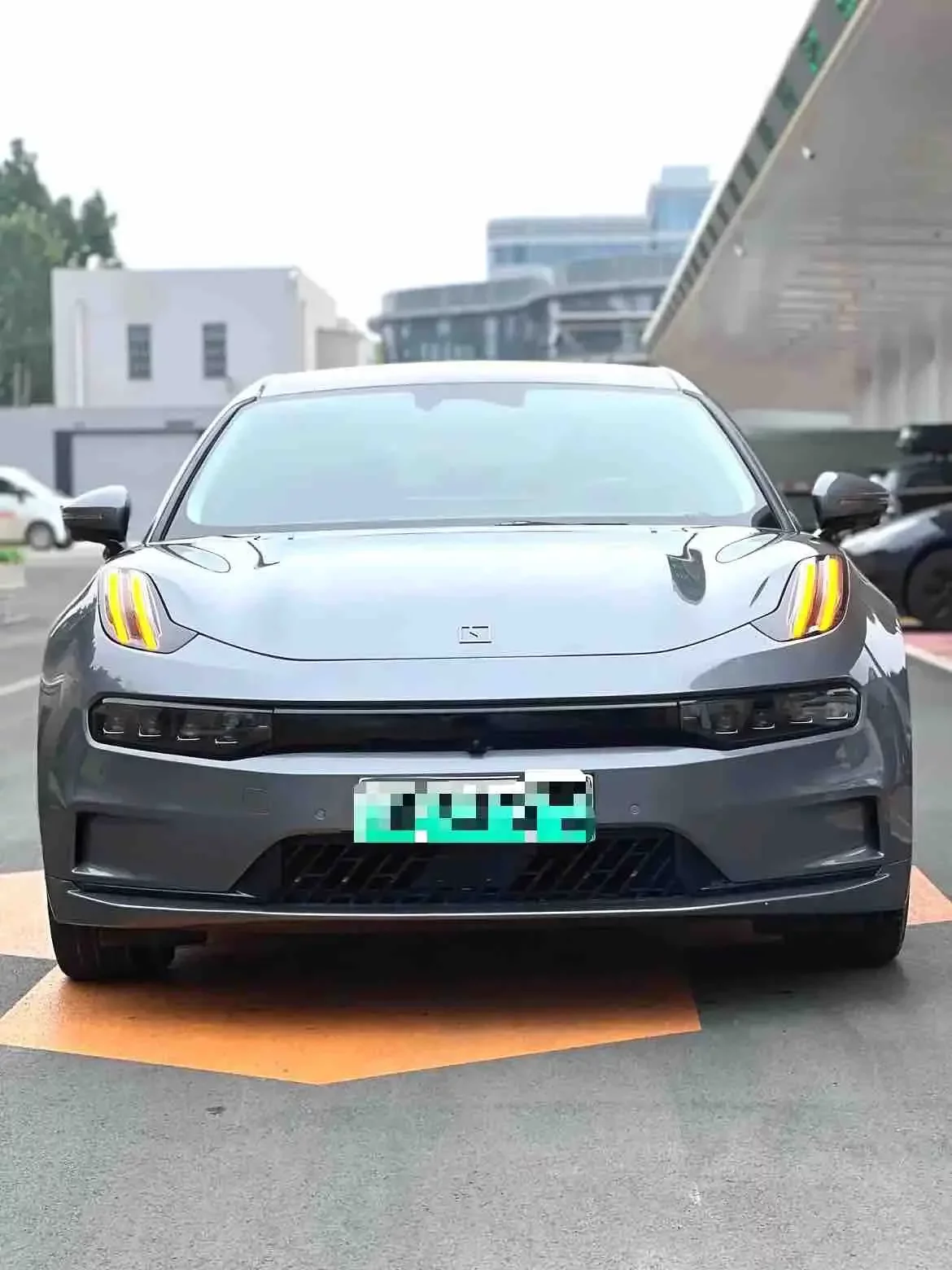 ZEEKR 001