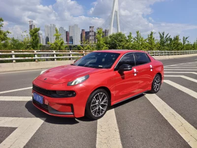Lynk & Co 03