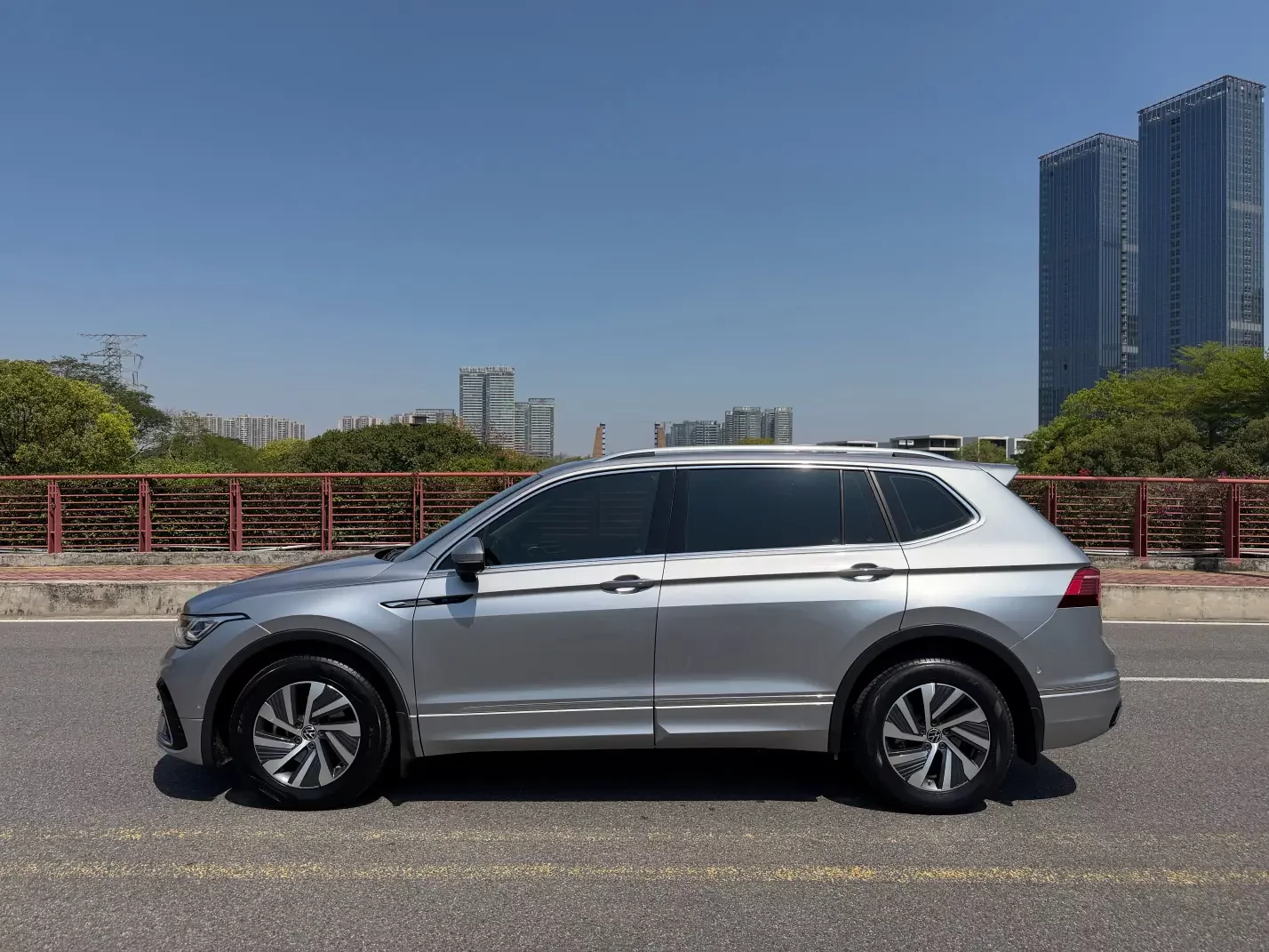 Volkswagen Tiguan L PHEV