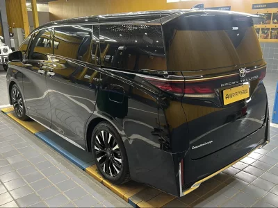 Toyota Crown Wellfire