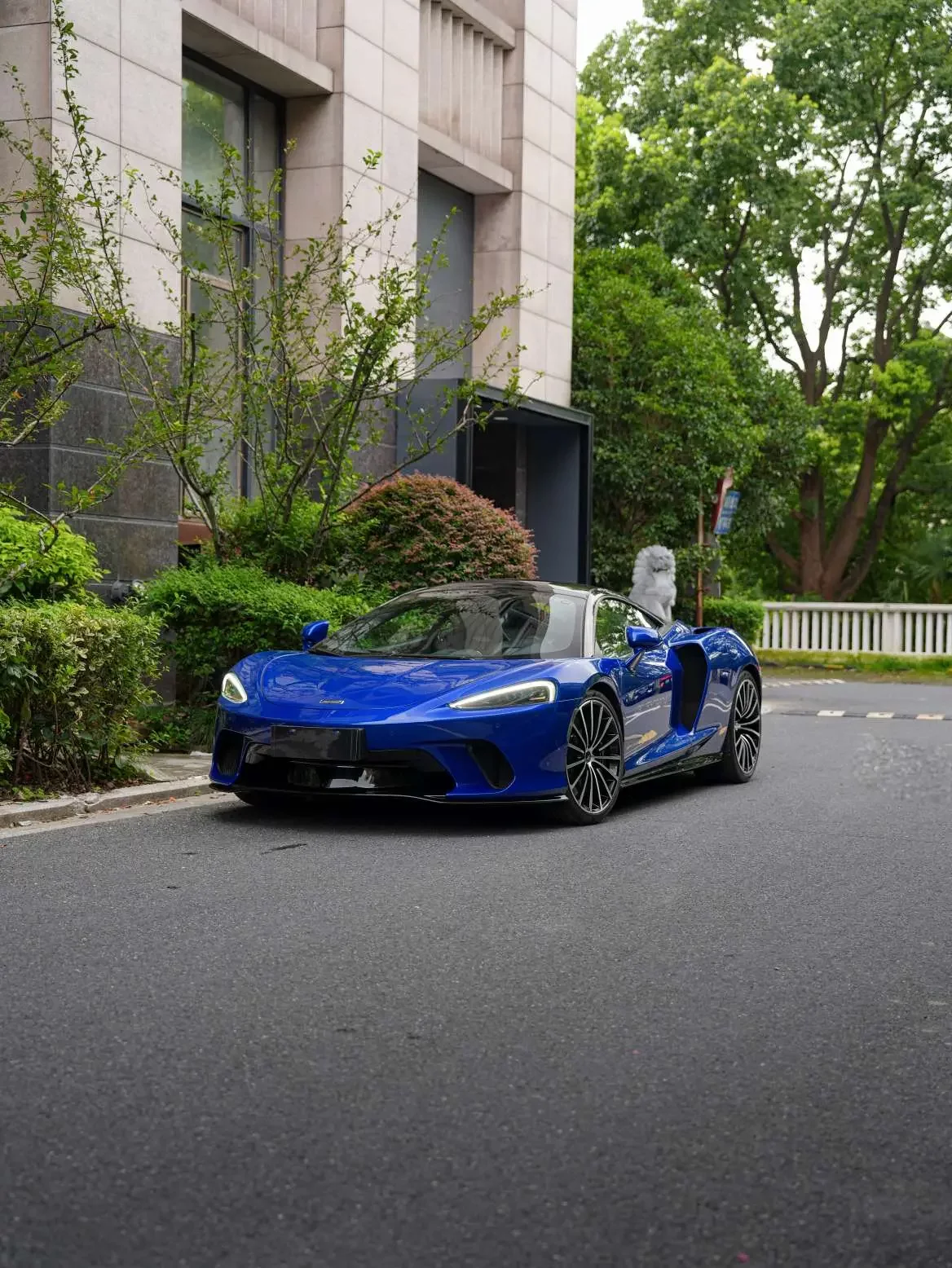 McLaren GT