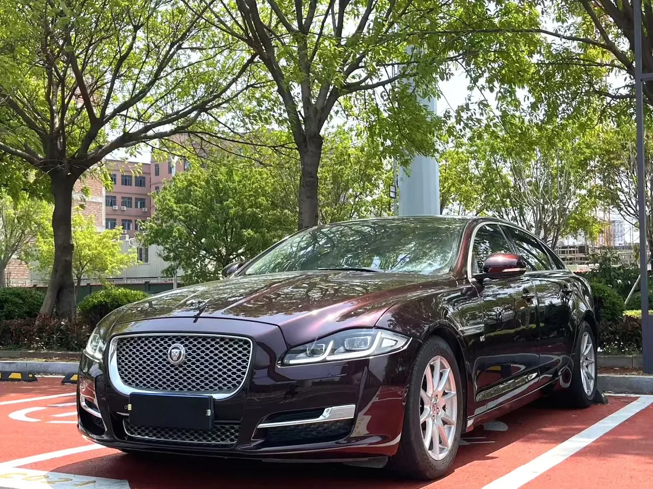 Jaguar XJ