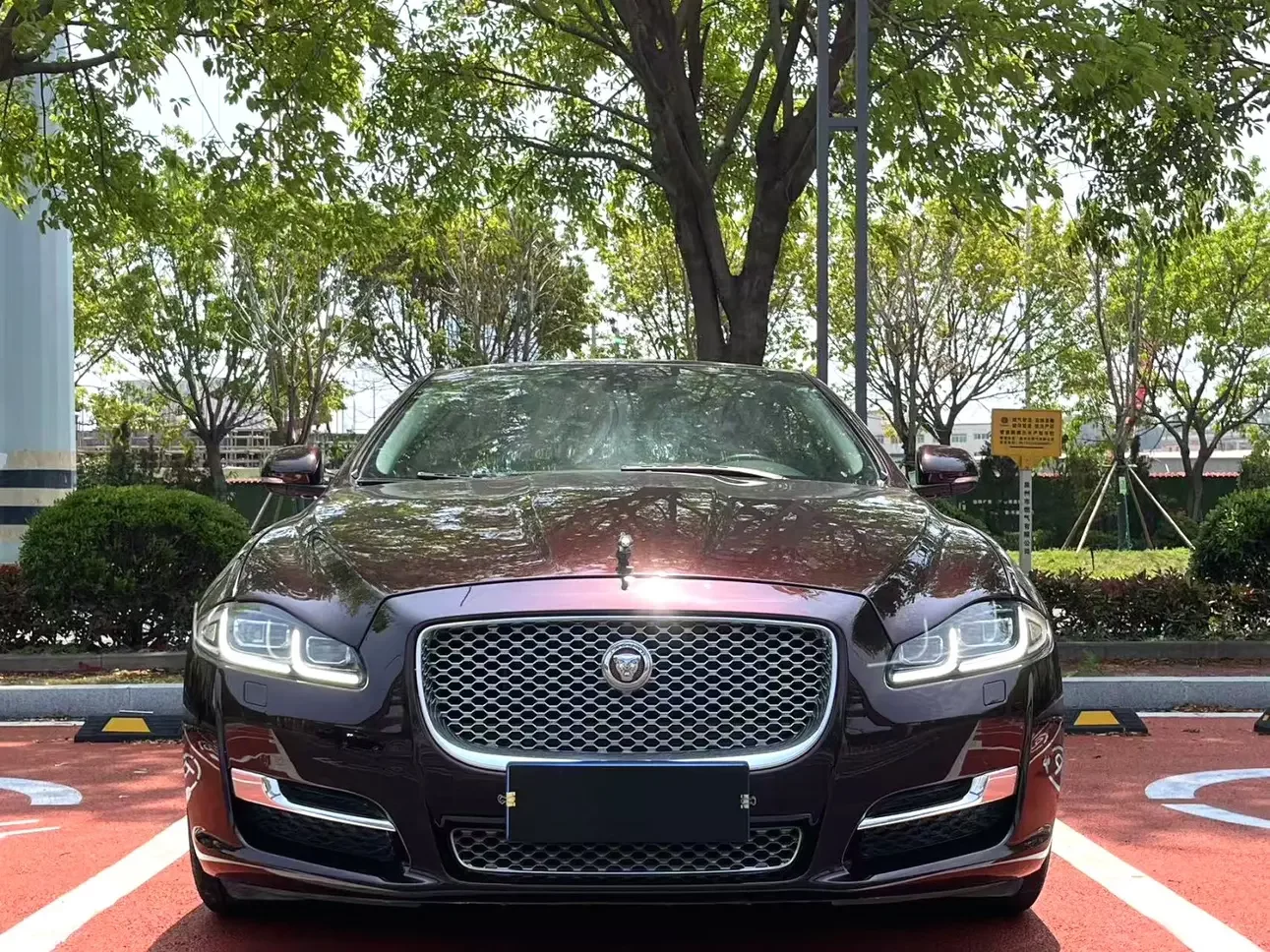 Jaguar XJ