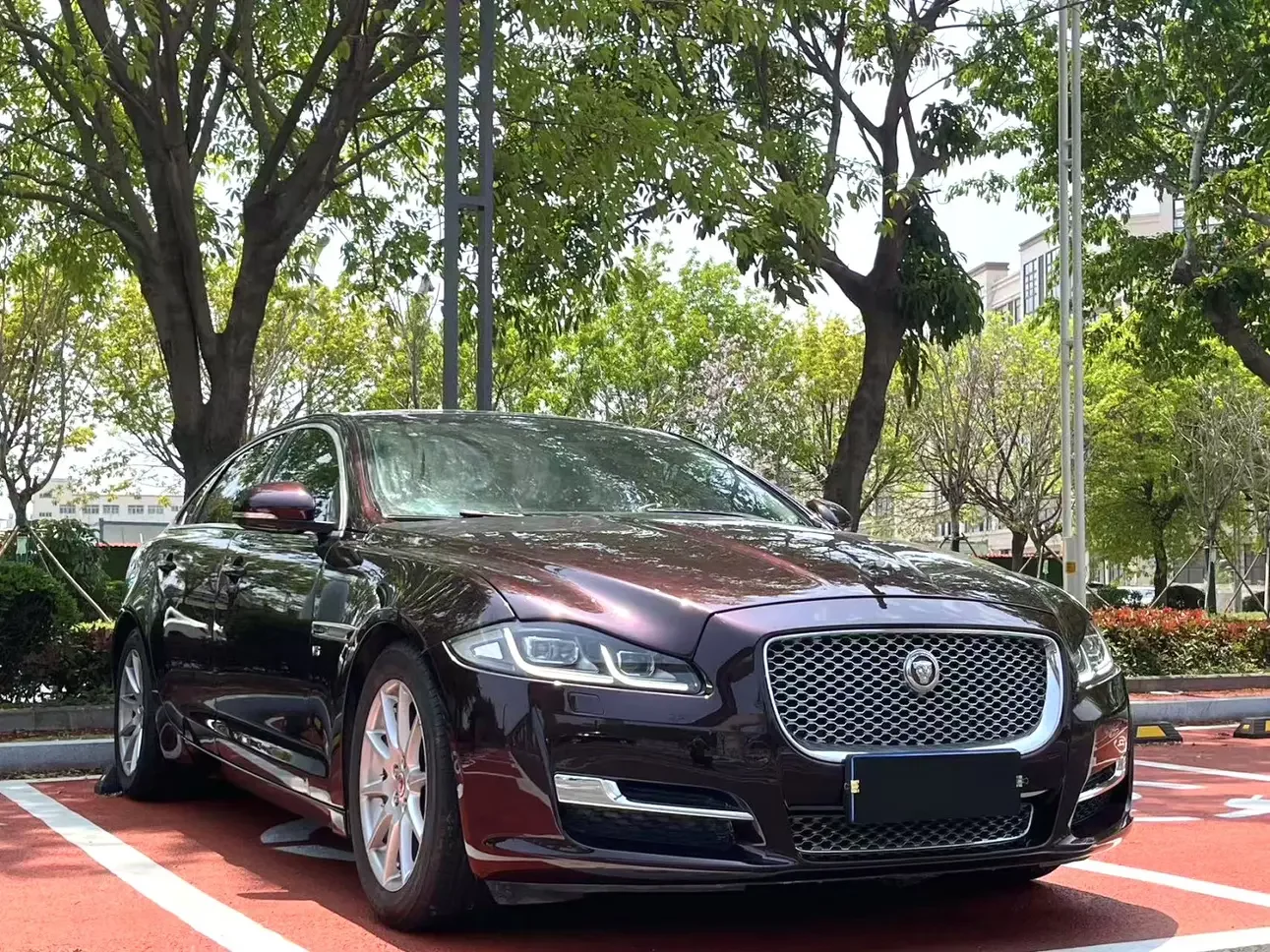 Jaguar XJ