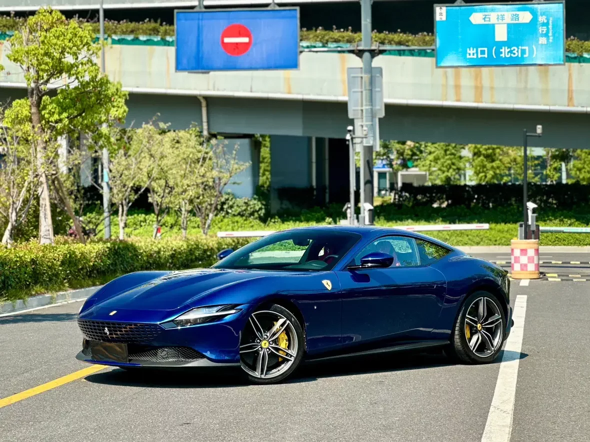FERRARI ROMA