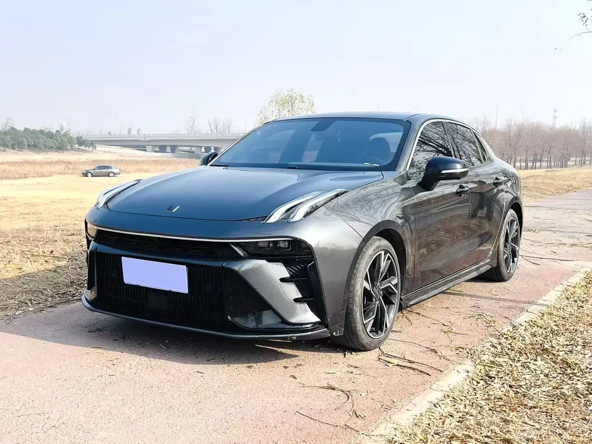 Lynk & Co 03