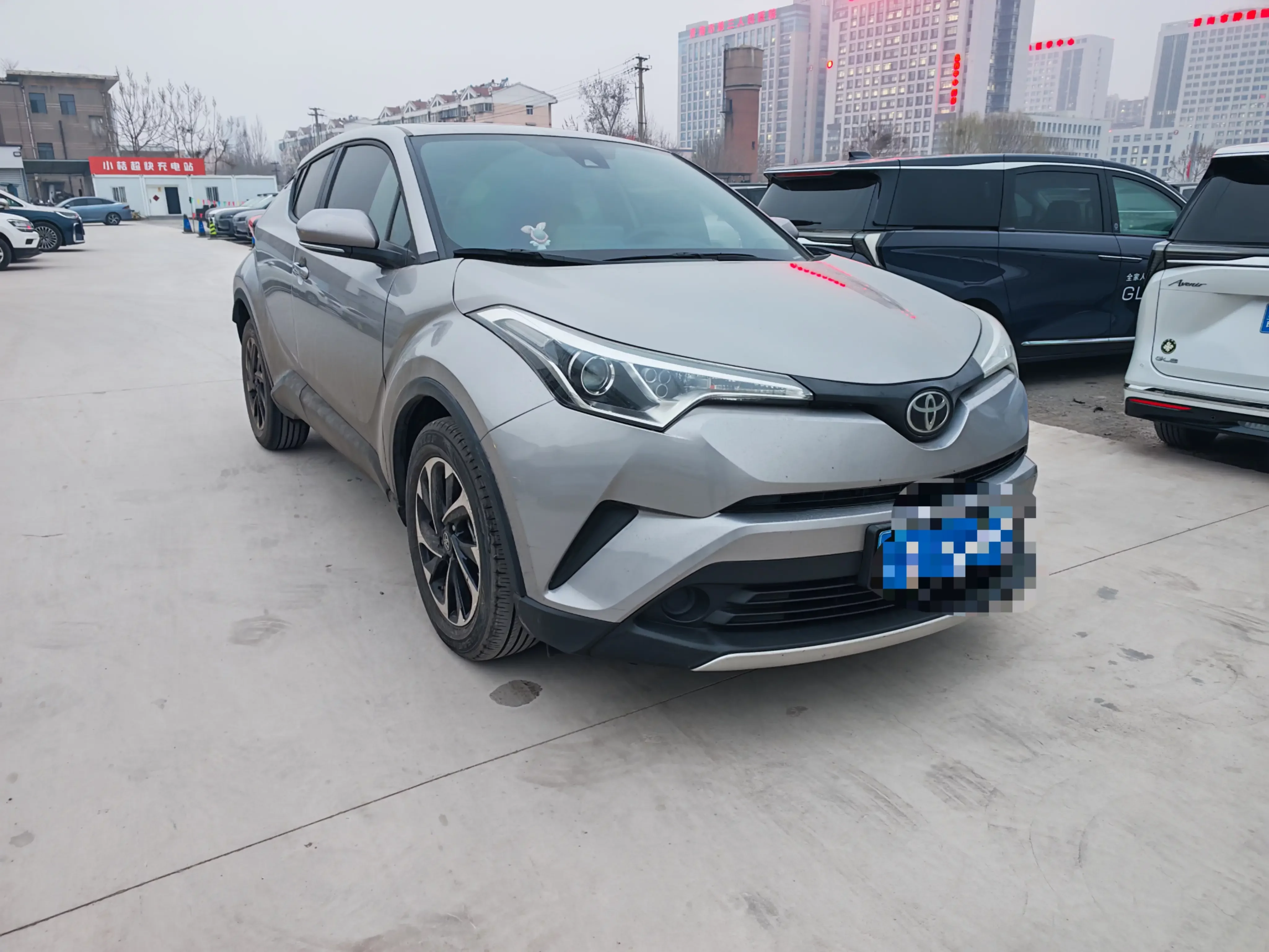 Toyota C-HR Hybrid (Yize IZOA)
