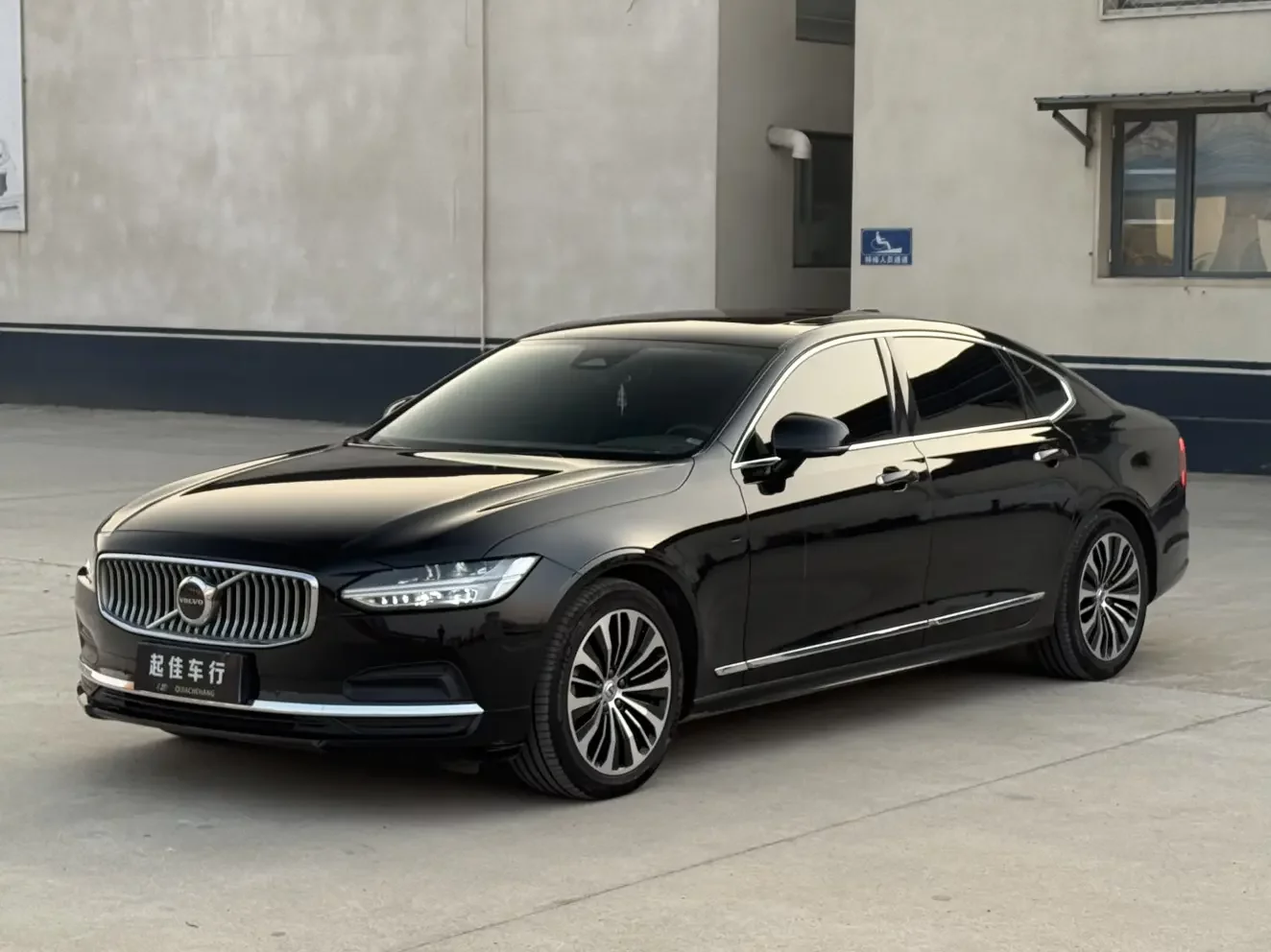 VOLVO S90