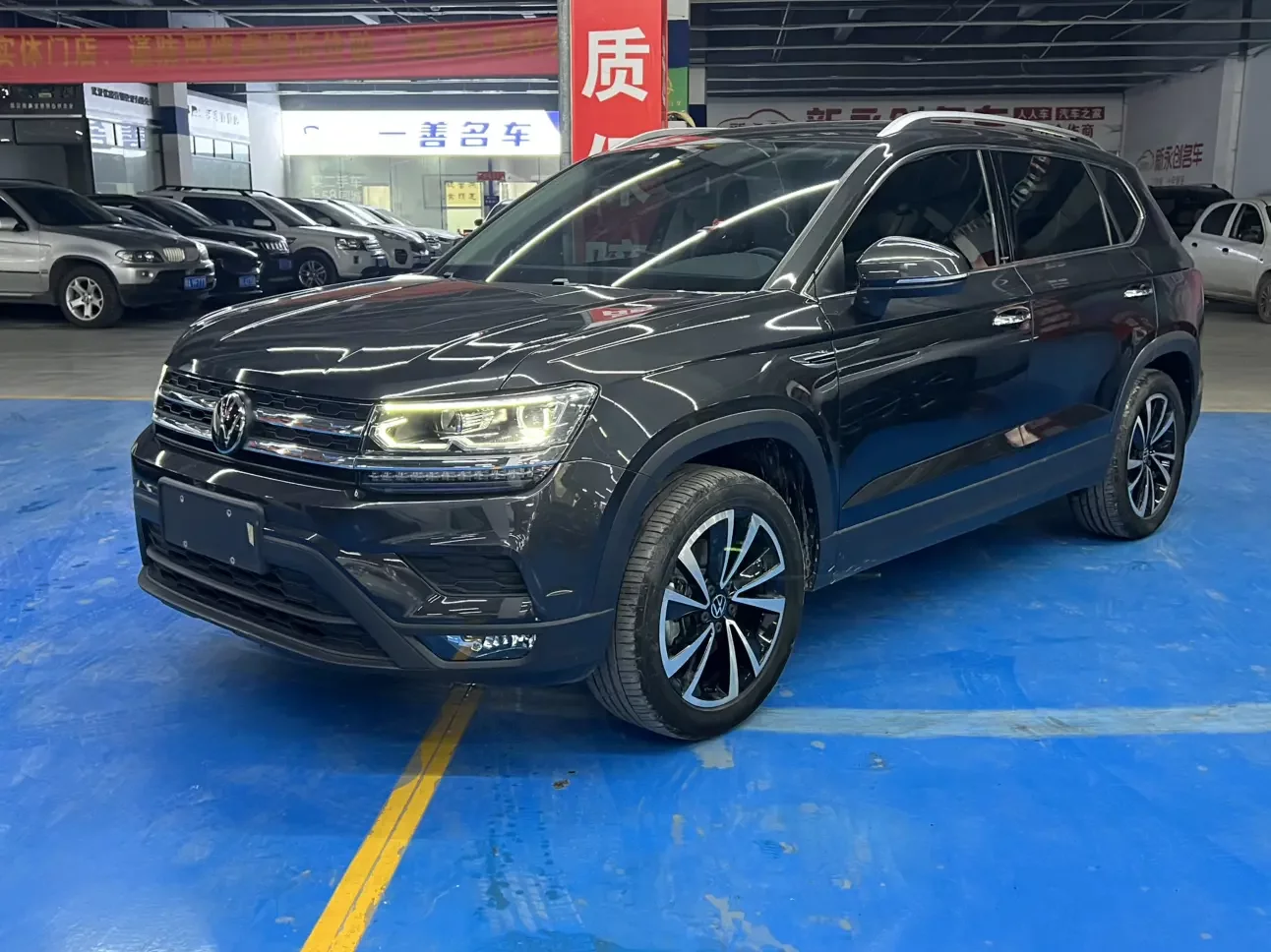 VOLKSWAGEN THARU