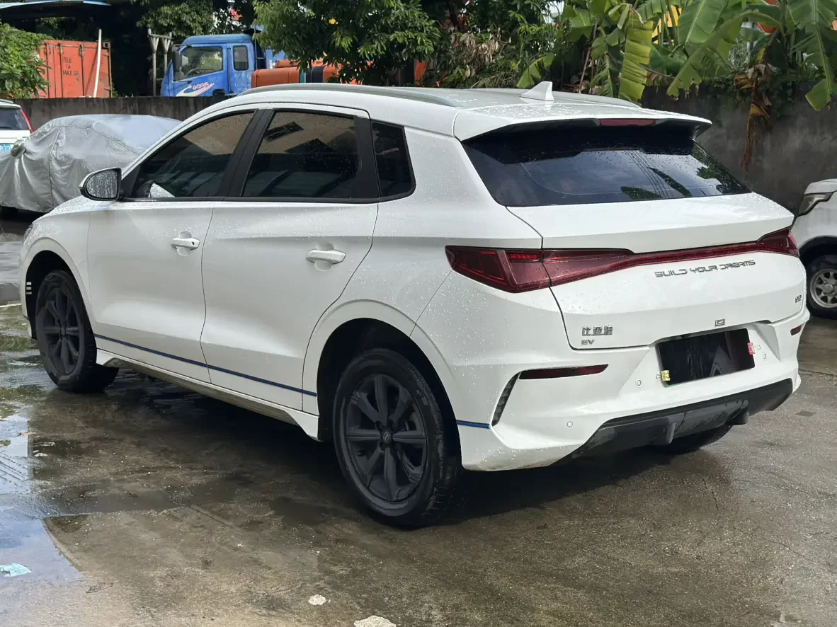 BYD e2
