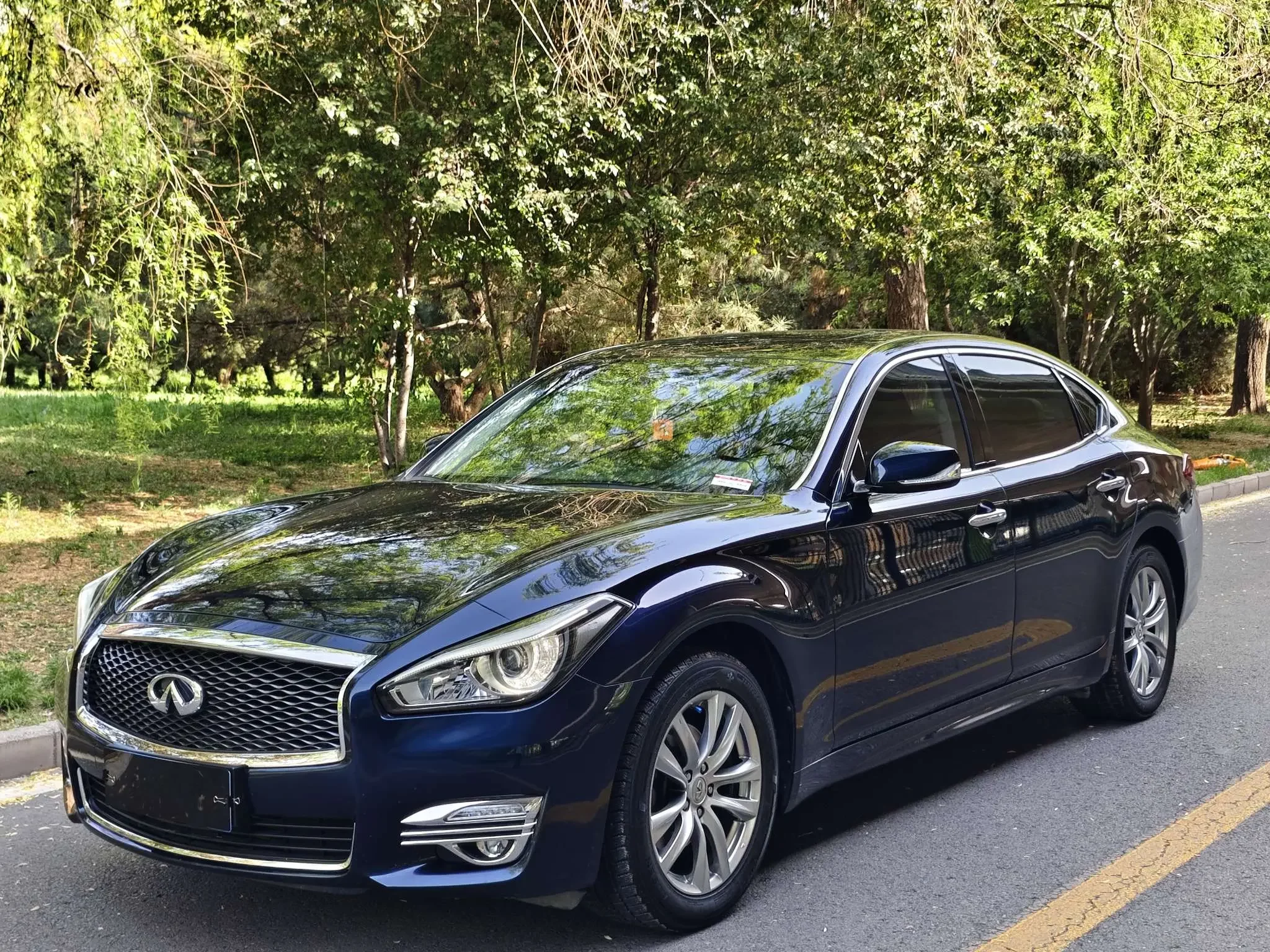 Infiniti Q70