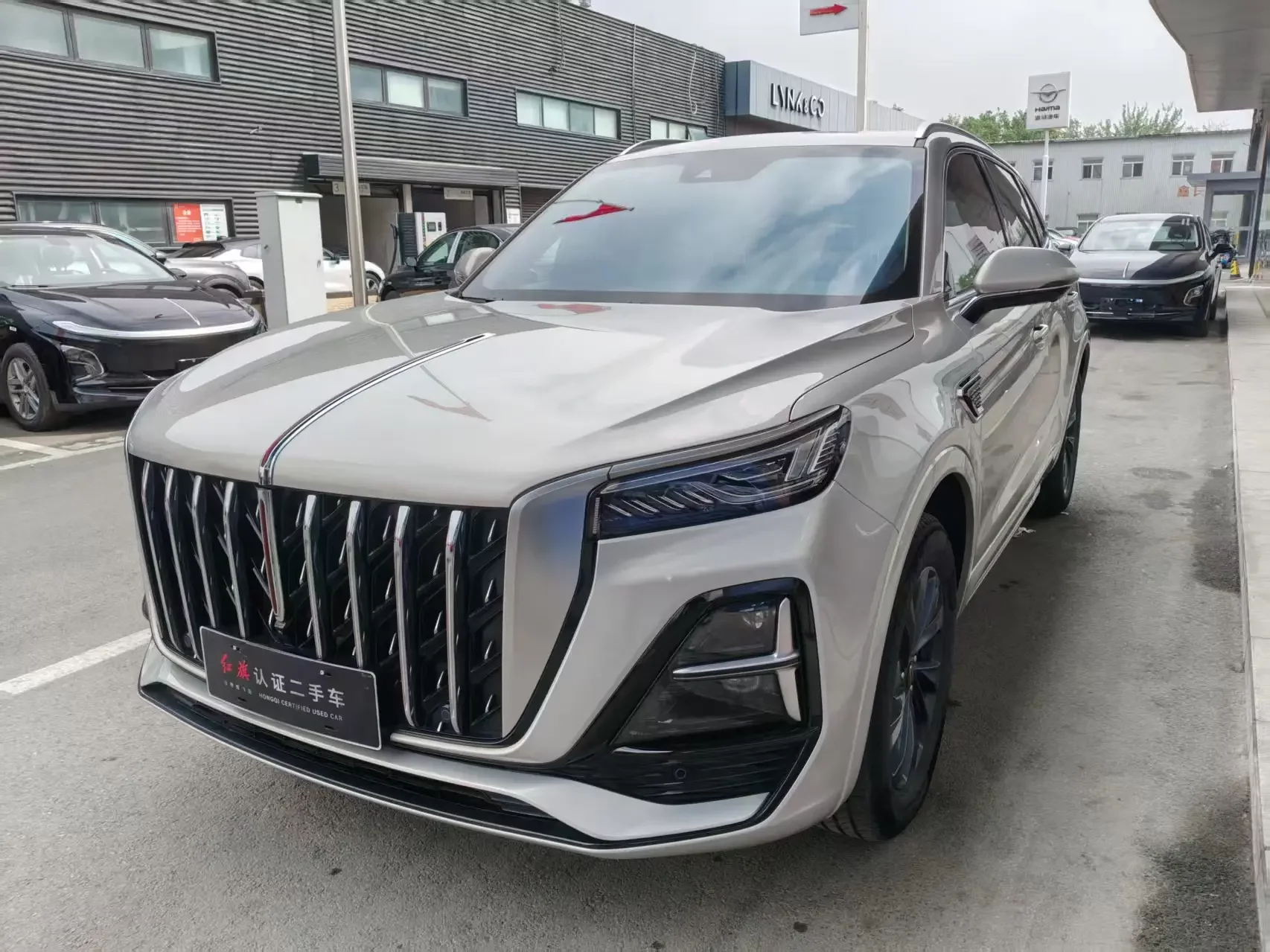 Hongqi HS5