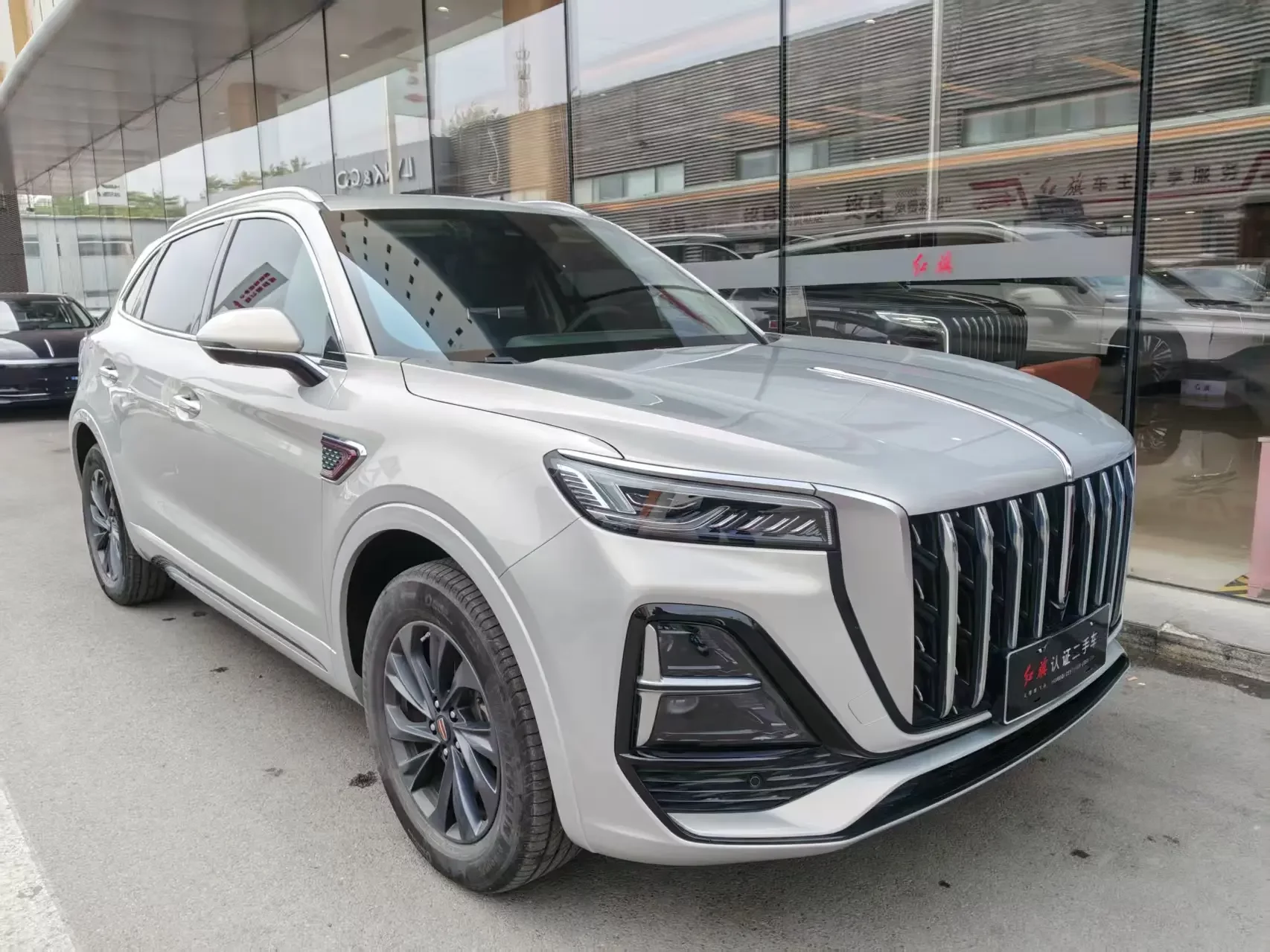 Hongqi HS5