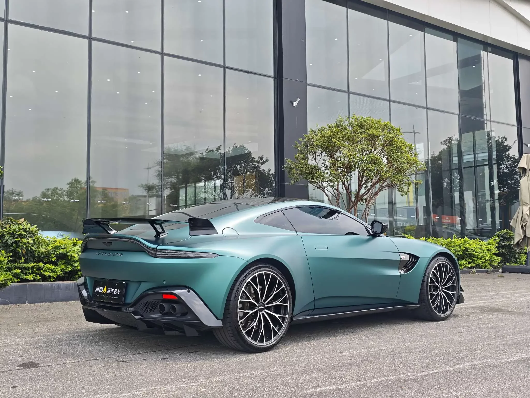 Aston Martin Vantage