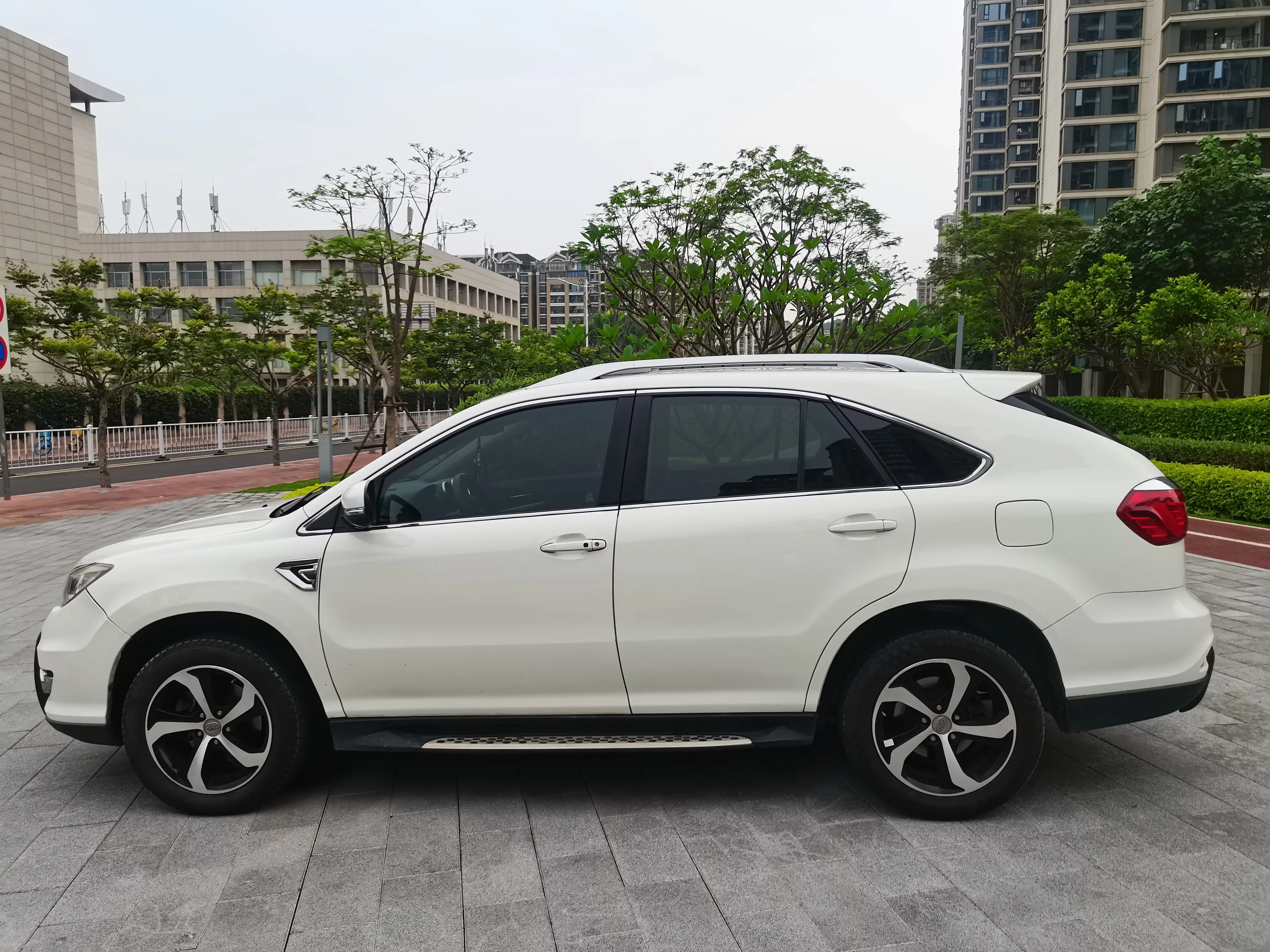 BYD S7