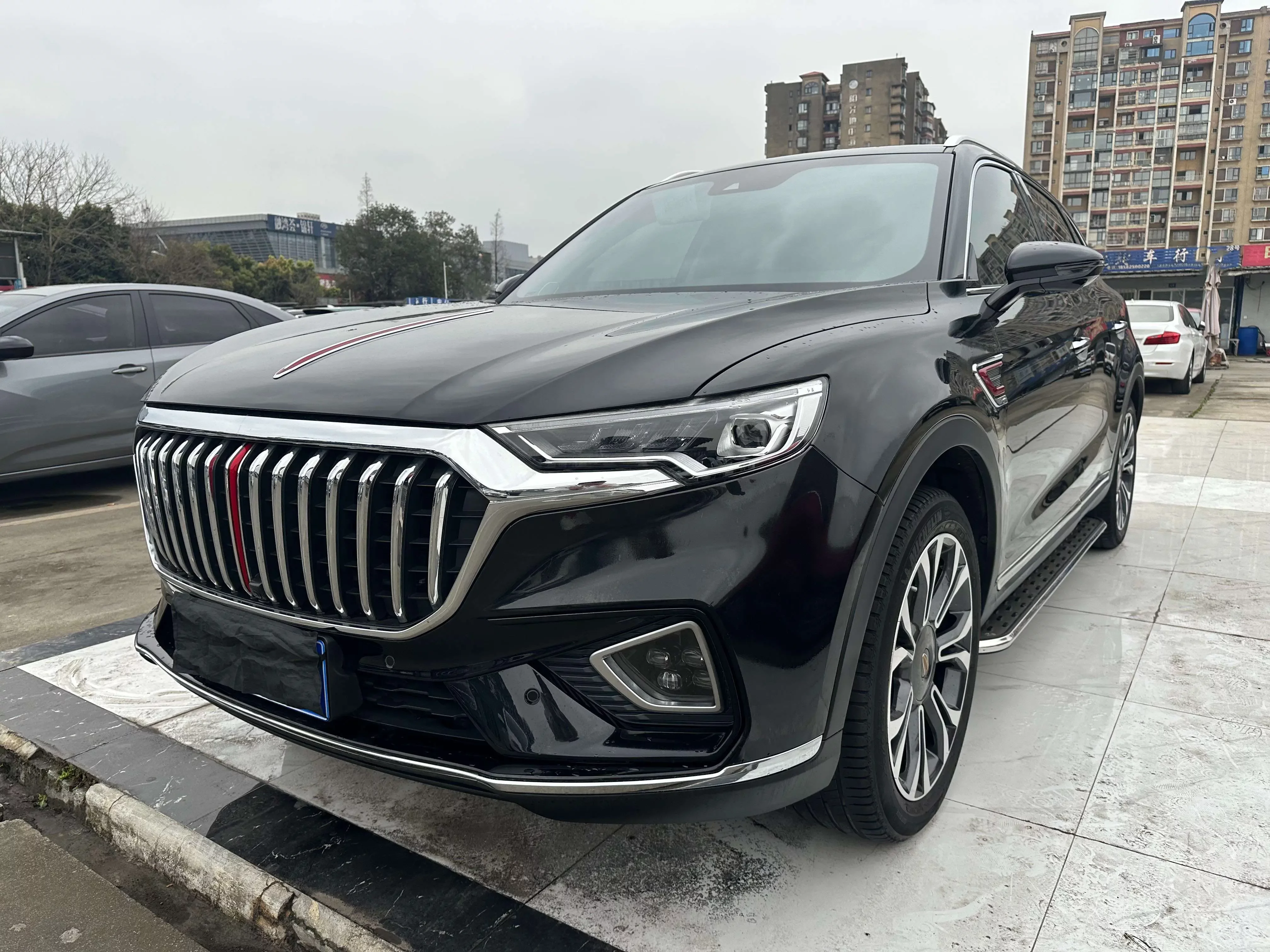Hongqi HS5