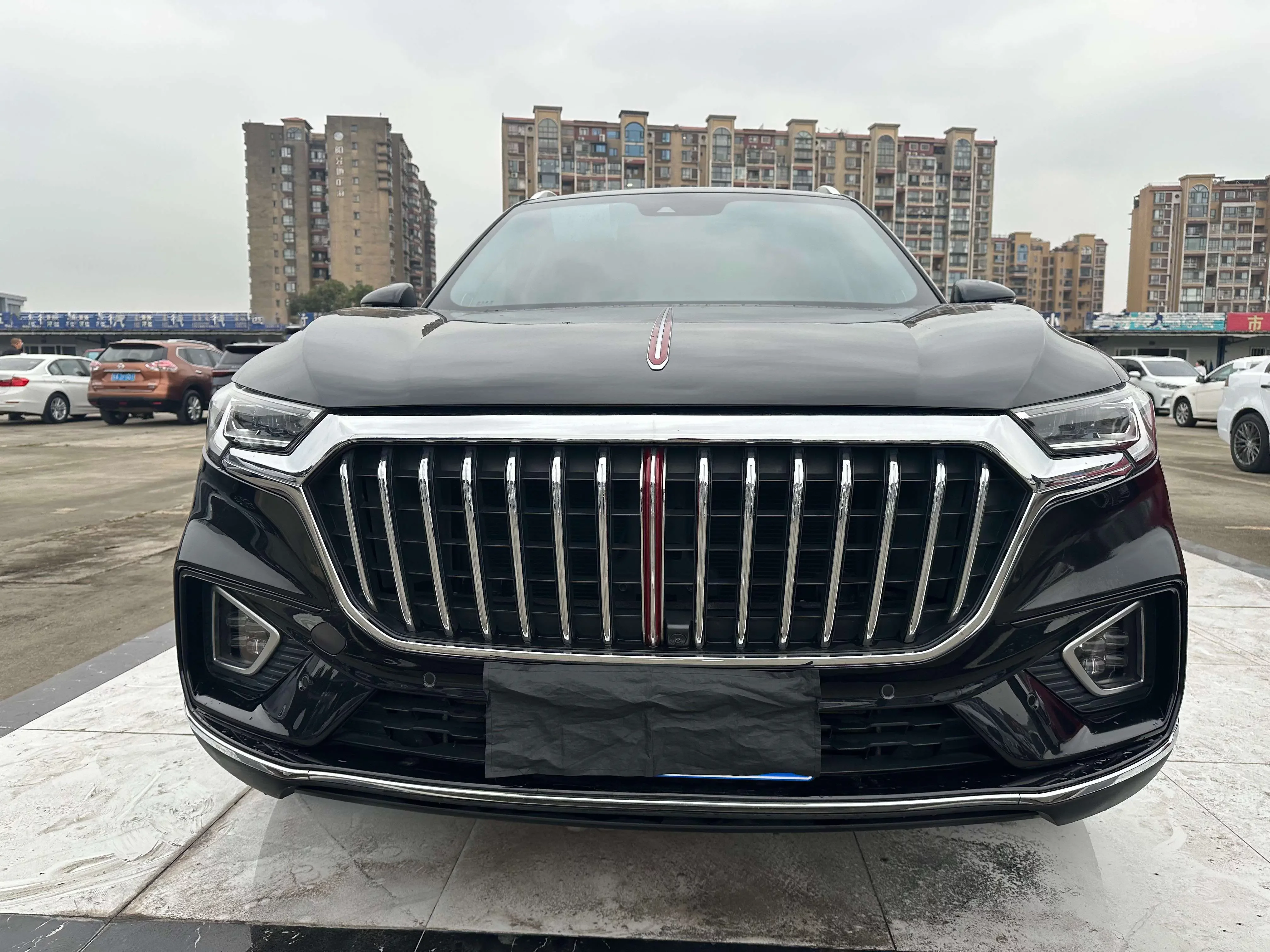 Hongqi HS5