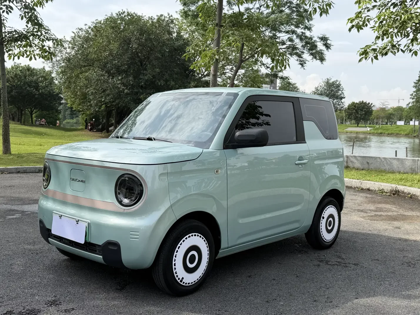 Geely panda