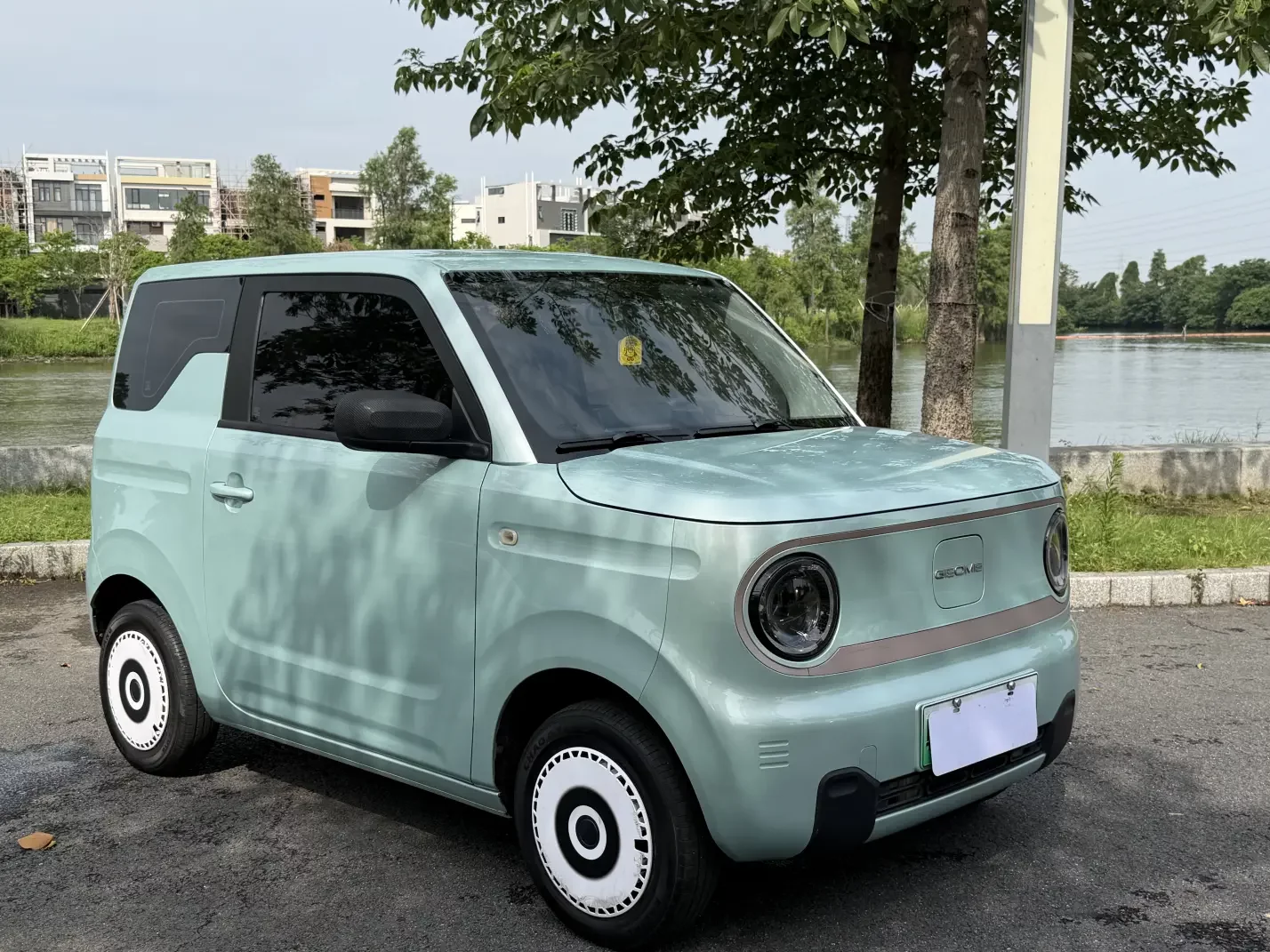 Geely panda