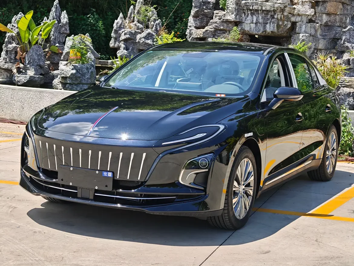 Hongqi E-QM5