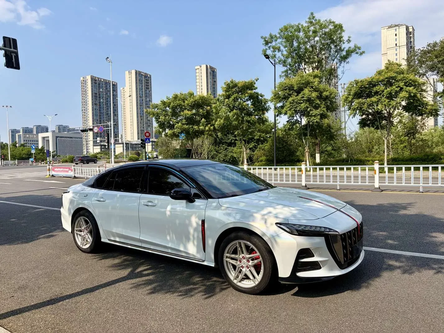 Hongqi H6