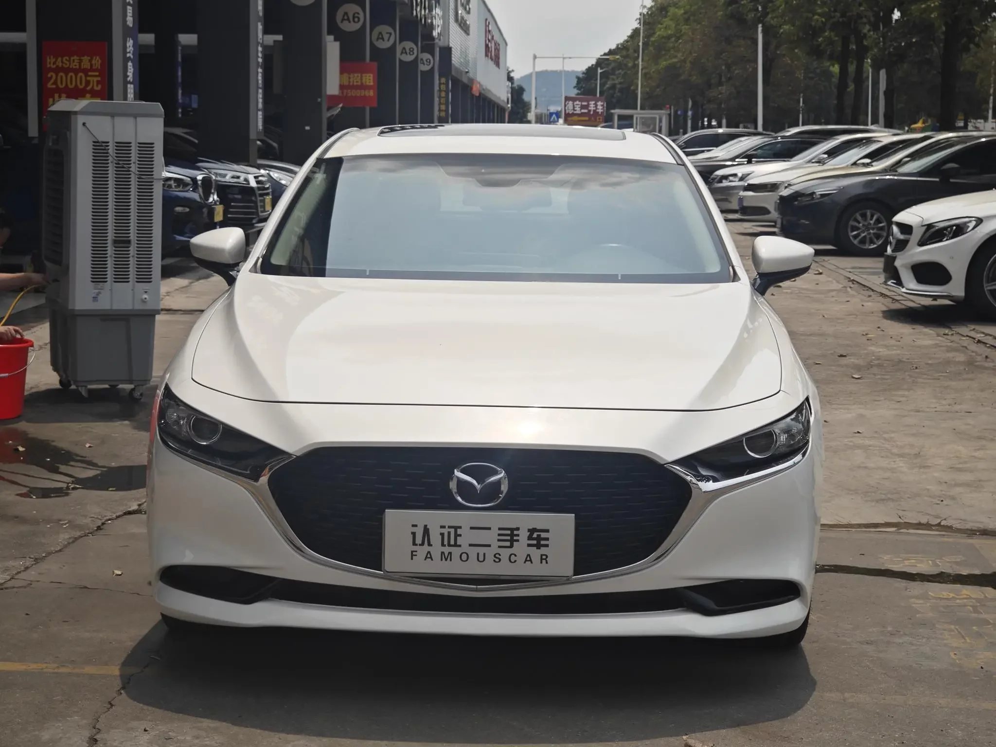 Mazda Axela (3)