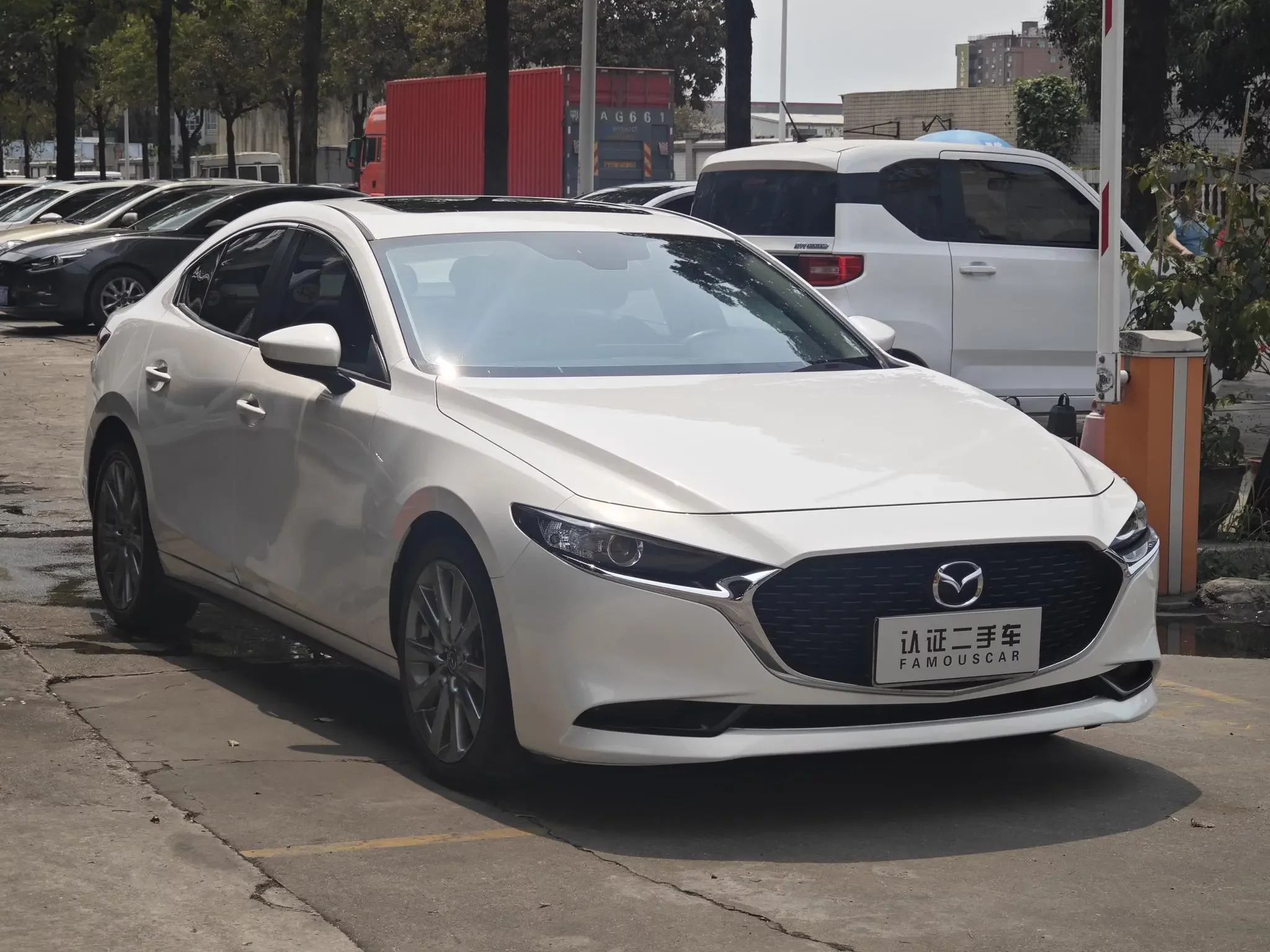 Mazda Axela (3)